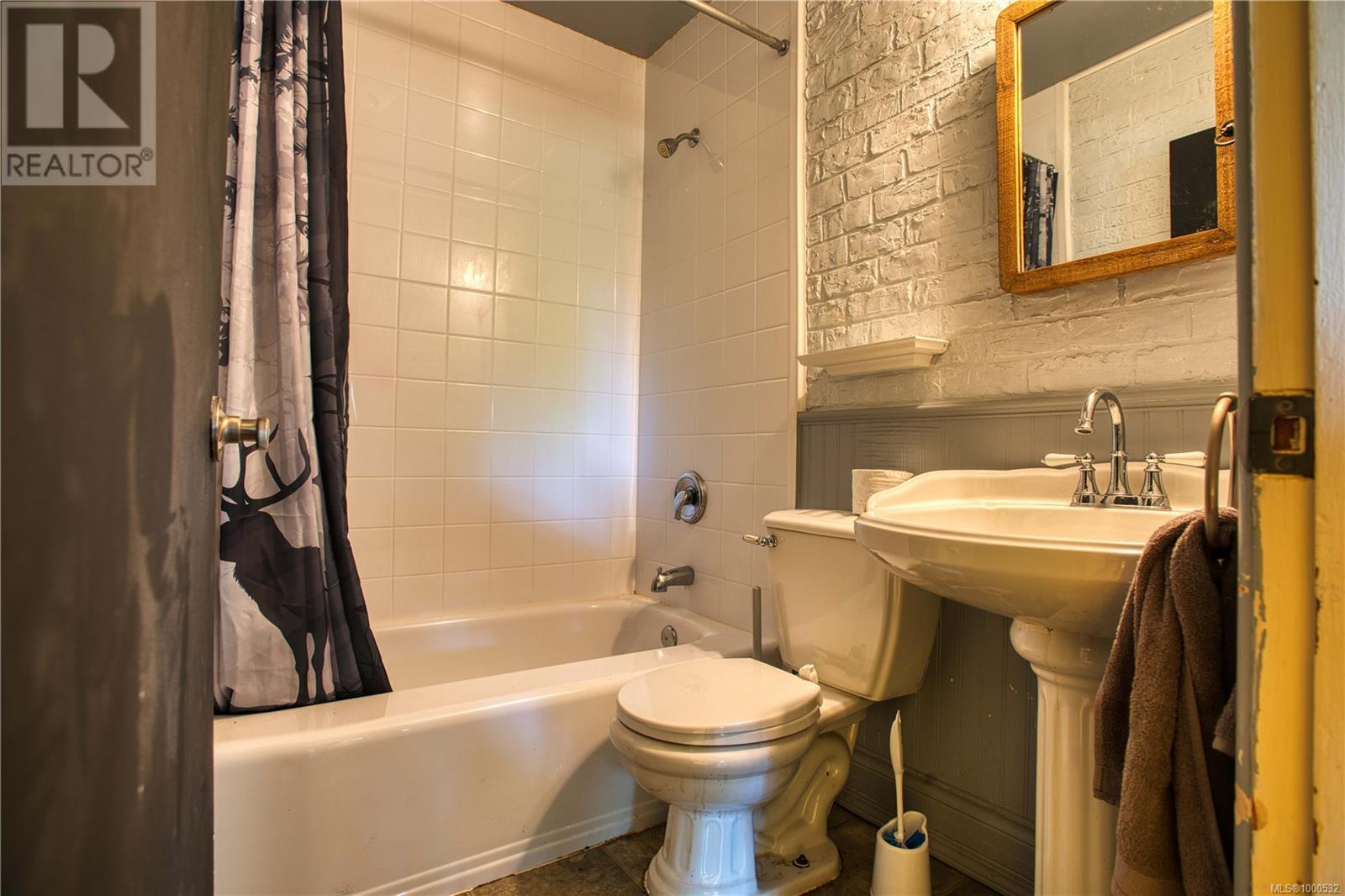 Photo 15 of 1180 Macdonald Cres, Nanaimo BC