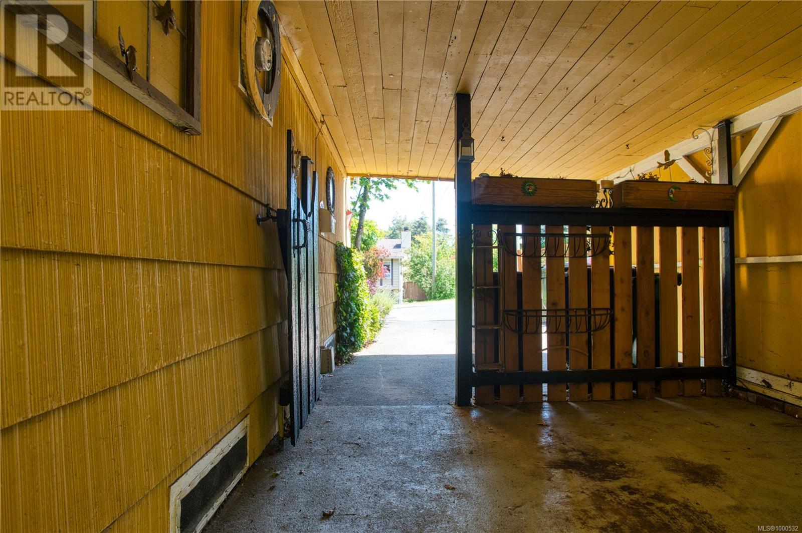 Photo 18 of 1180 Macdonald Cres, Nanaimo BC