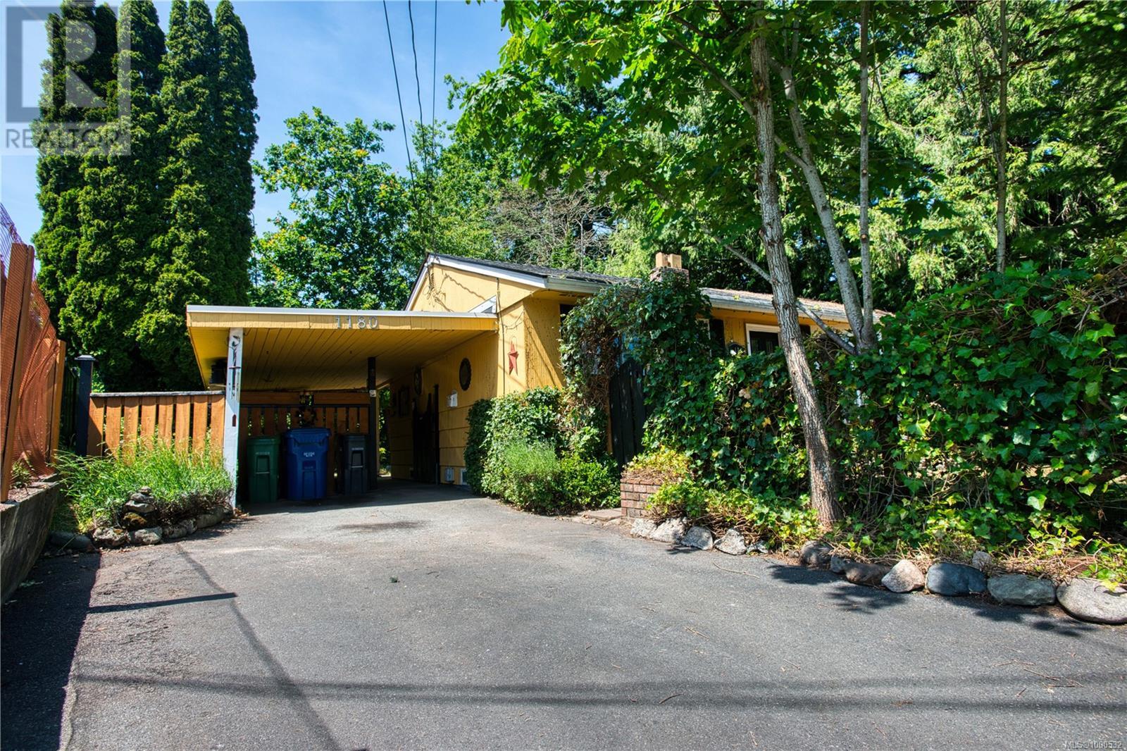 Photo 10 of 1180 Macdonald Cres, Nanaimo BC