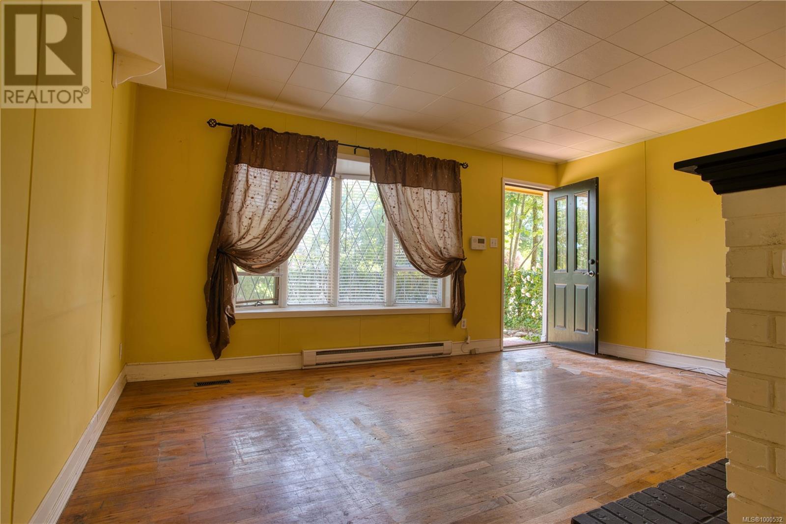 Photo 7 of 1180 Macdonald Cres, Nanaimo BC