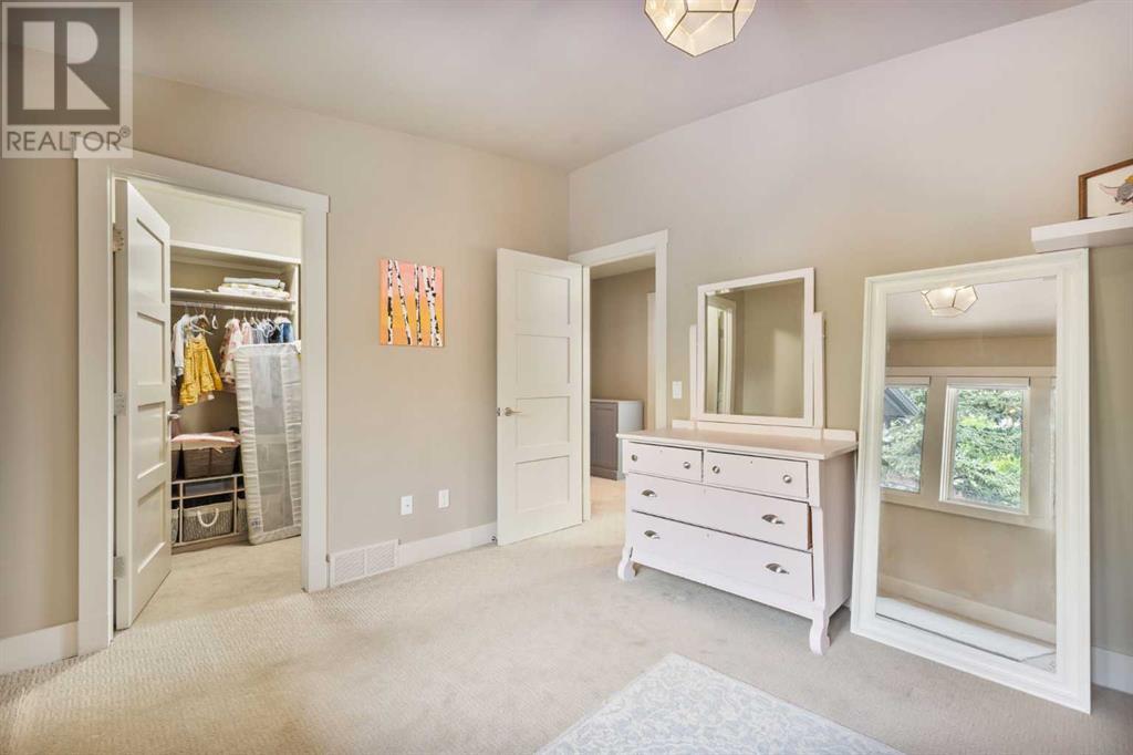 Single Family House for Sale in   Avenue NW Parkdale Calgary 