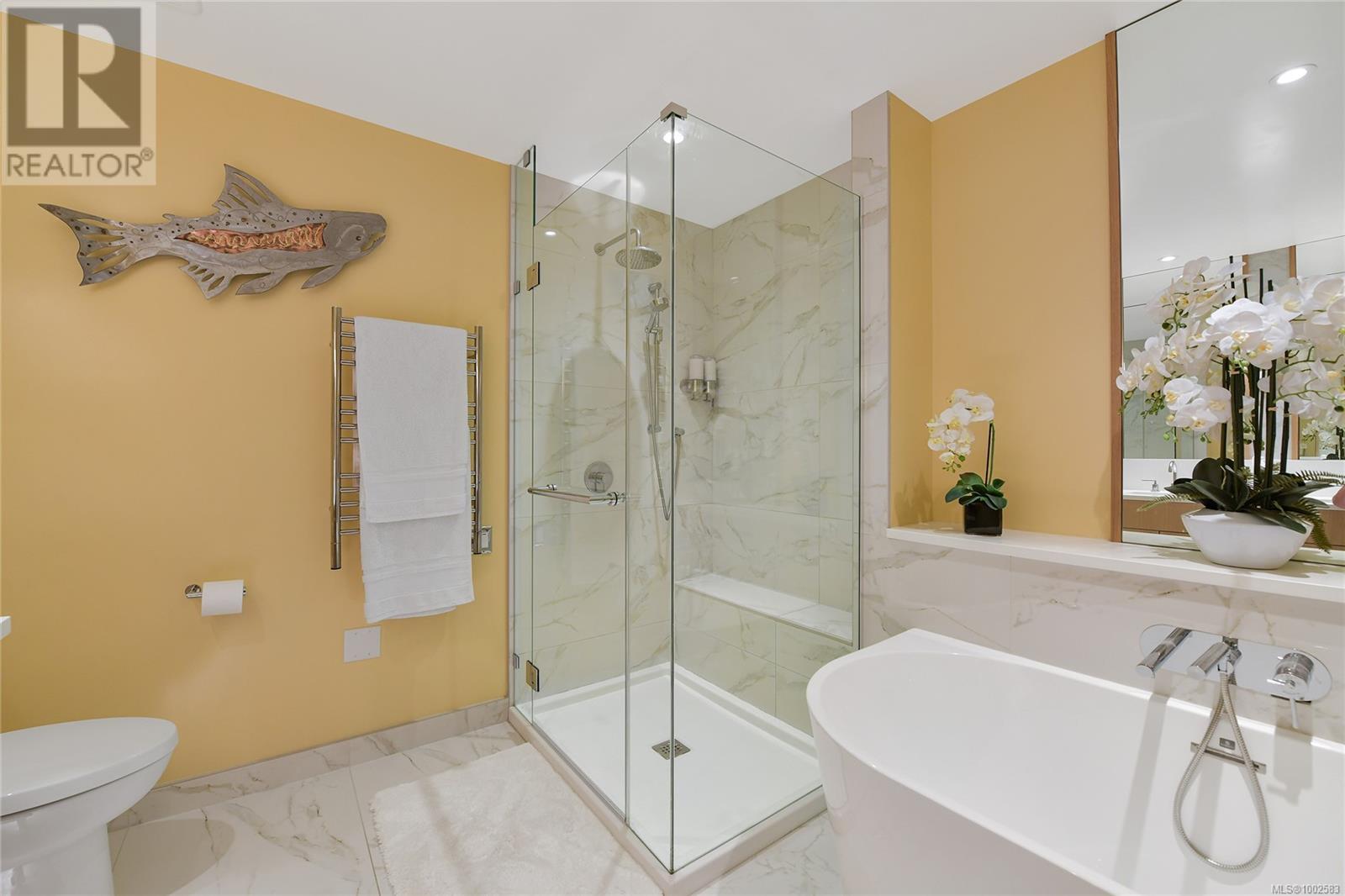 Photo 38 of 403 5388 Hill Rise Terr, Saanich BC