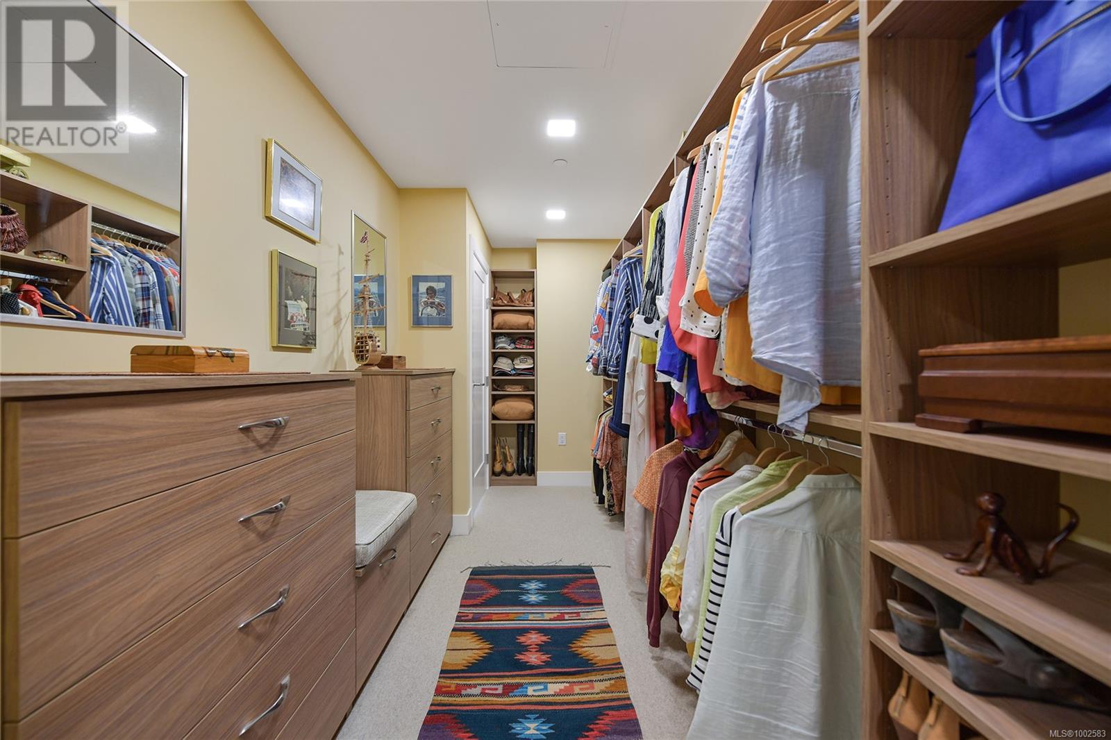 Photo 45 of 403 5388 Hill Rise Terr, Saanich BC