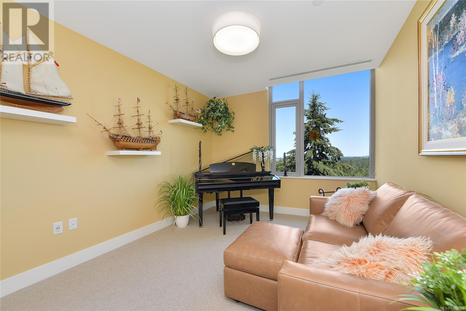 Photo 23 of 403 5388 Hill Rise Terr, Saanich BC