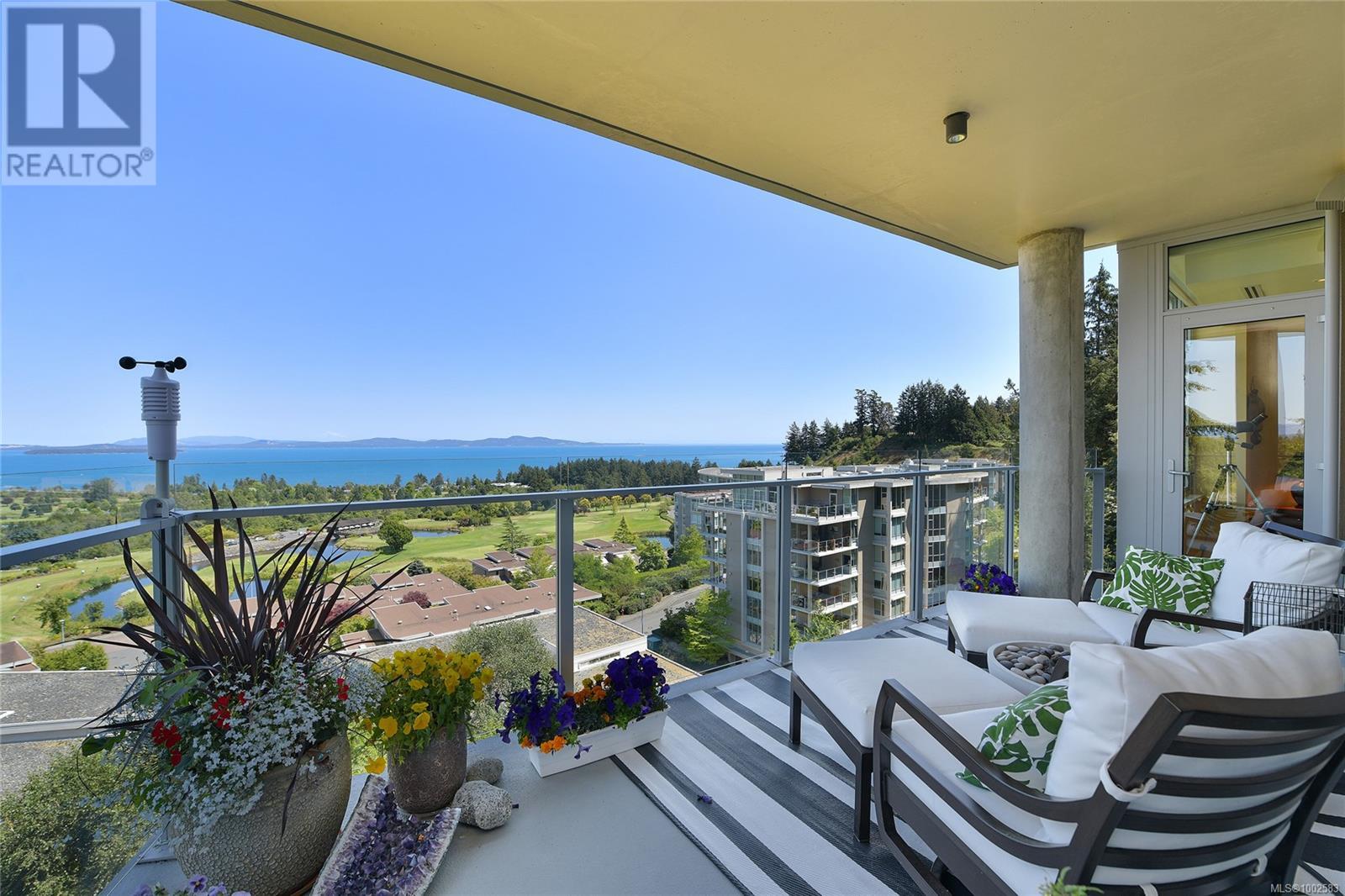 Photo 52 of 403 5388 Hill Rise Terr, Saanich BC