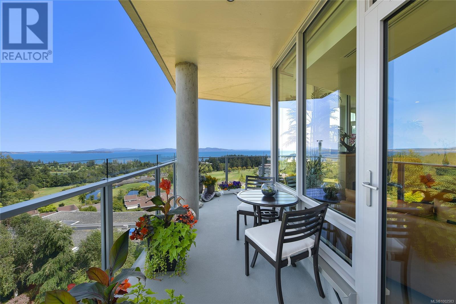 Photo 40 of 403 5388 Hill Rise Terr, Saanich BC