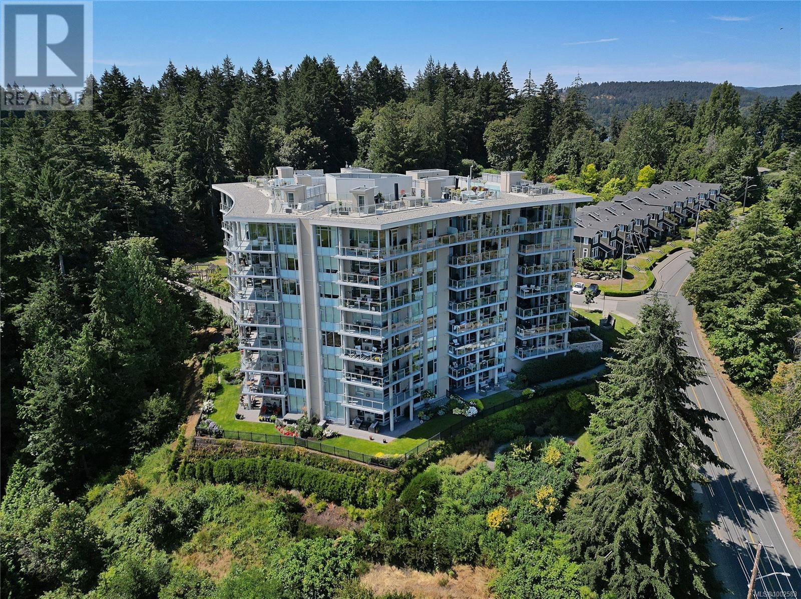 Photo 43 of 403 5388 Hill Rise Terr, Saanich BC