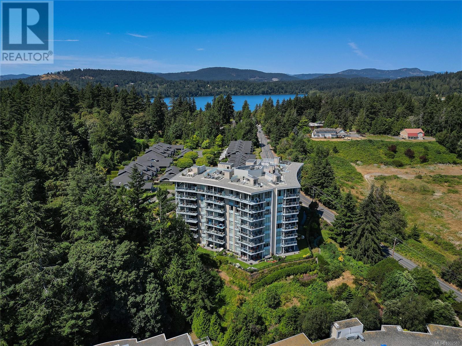 Photo 29 of 403 5388 Hill Rise Terr, Saanich BC