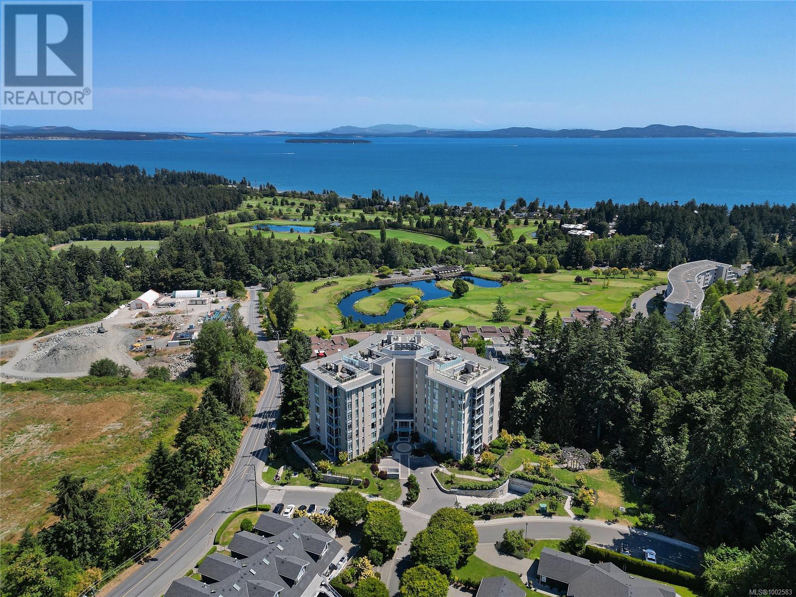 Photo 39 of 403 5388 Hill Rise Terr, Saanich BC