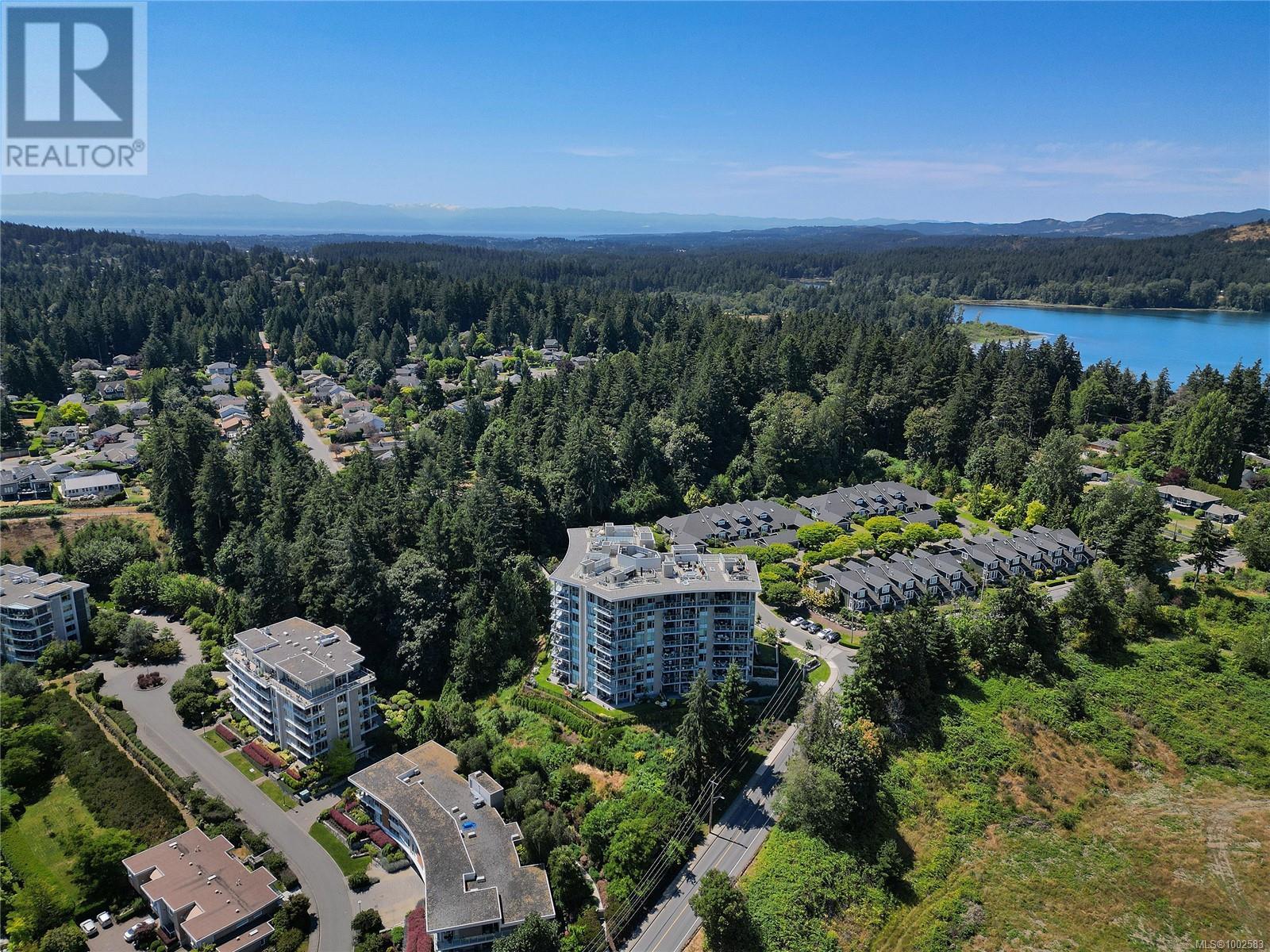 Photo 46 of 403 5388 Hill Rise Terr, Saanich BC