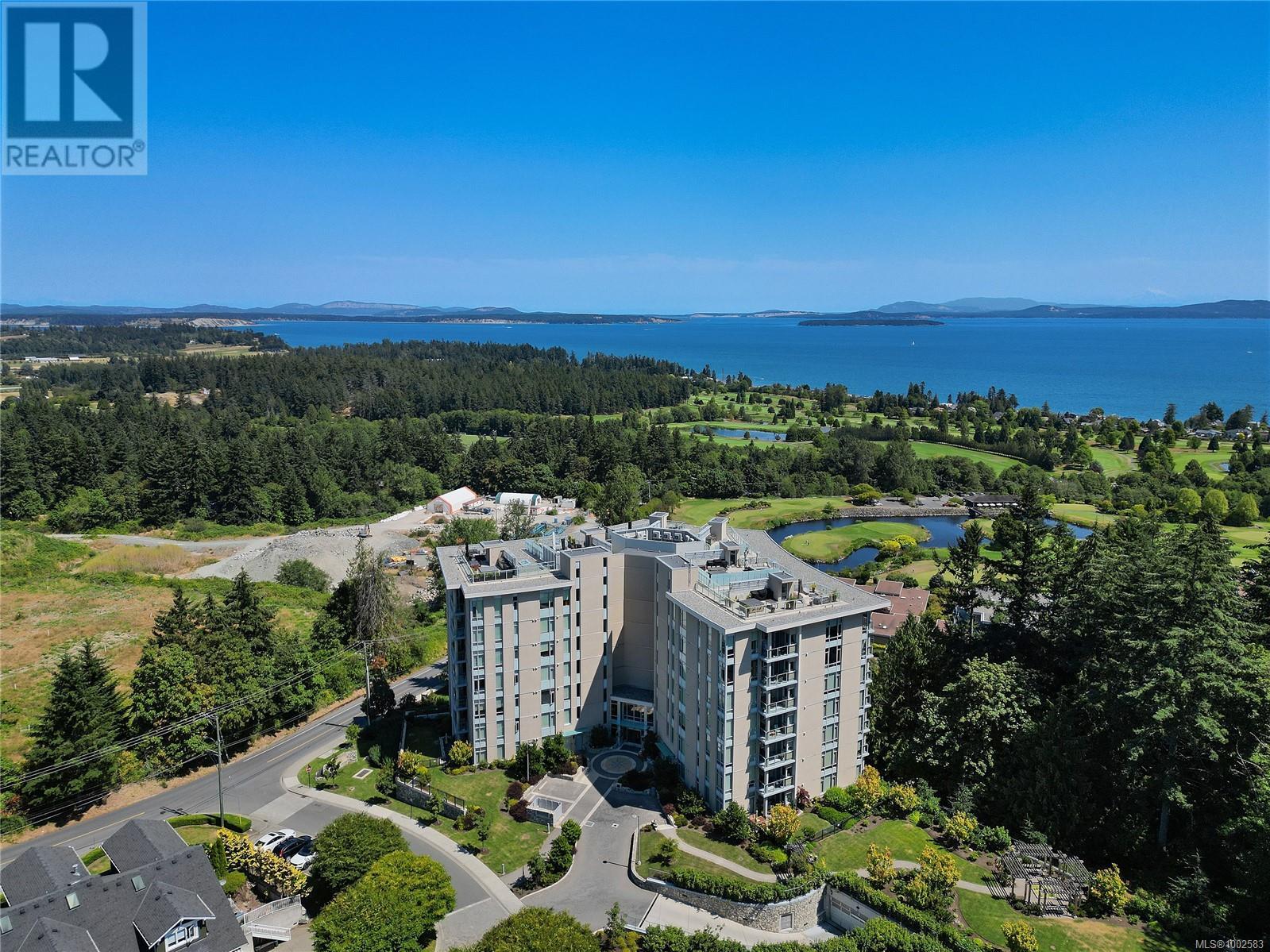 Photo 24 of 403 5388 Hill Rise Terr, Saanich BC