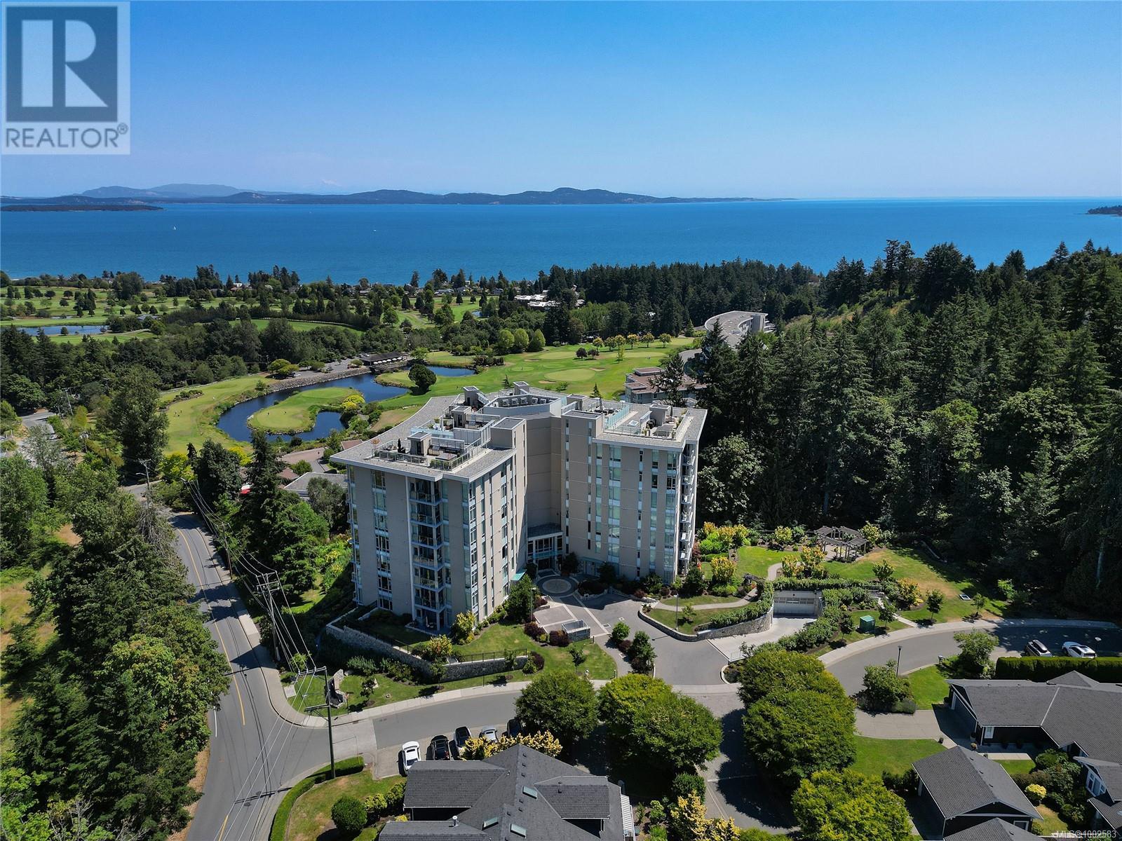 Photo 25 of 403 5388 Hill Rise Terr, Saanich BC