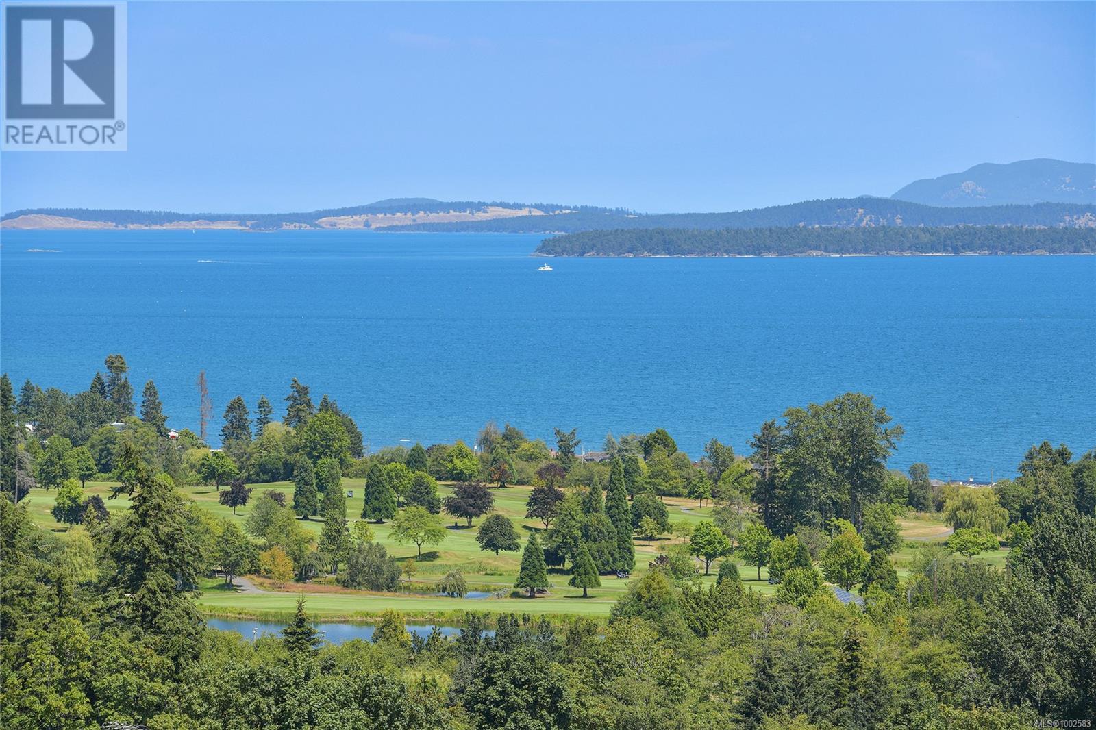 Photo 21 of 403 5388 Hill Rise Terr, Saanich BC