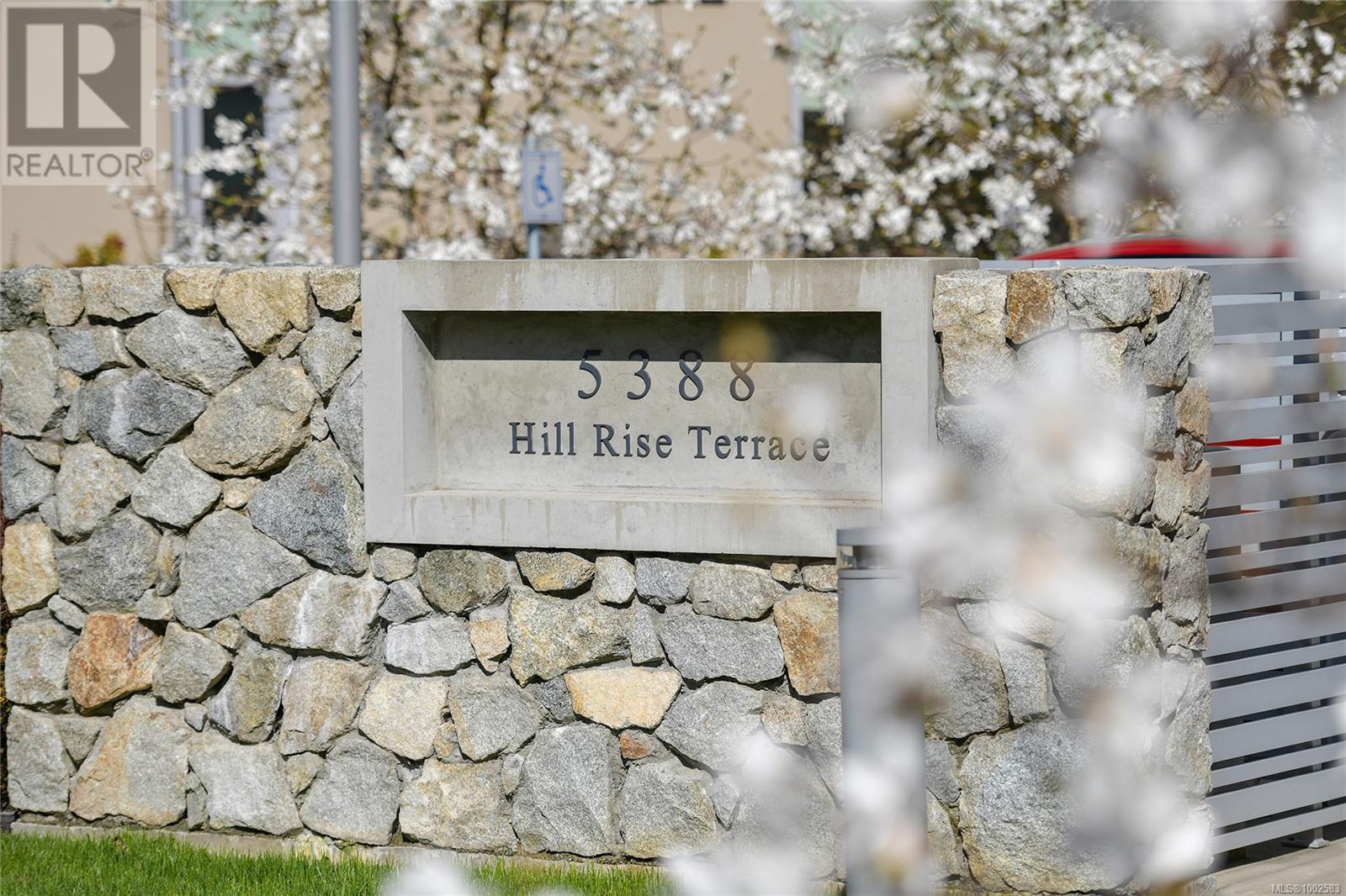Photo 27 of 403 5388 Hill Rise Terr, Saanich BC