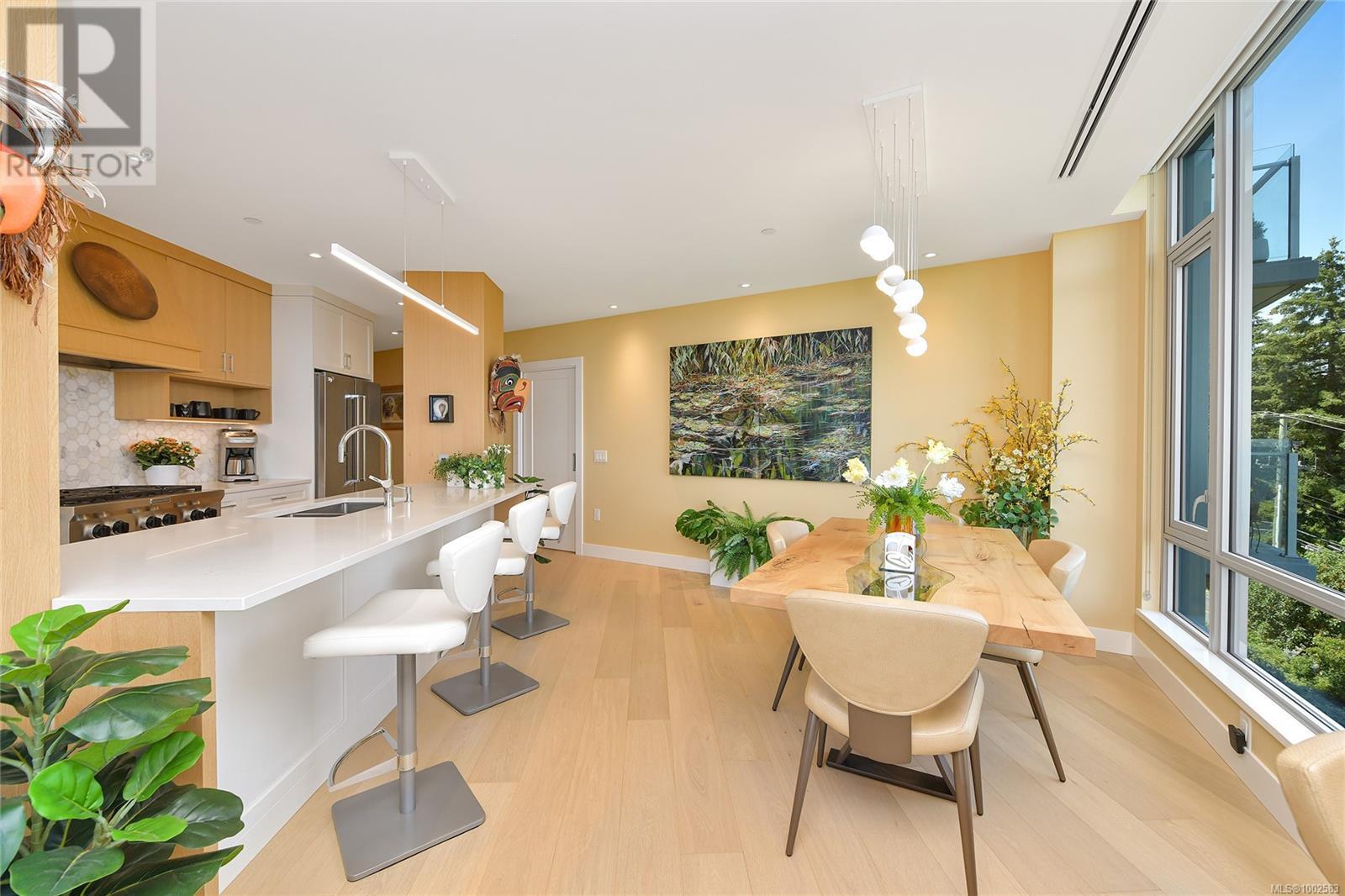 Photo 37 of 403 5388 Hill Rise Terr, Saanich BC