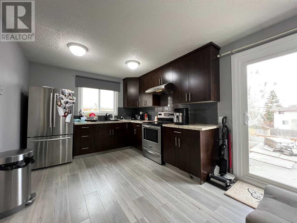 Single Family House for Sale in  Pineson Place NE Pineridge Calgary 