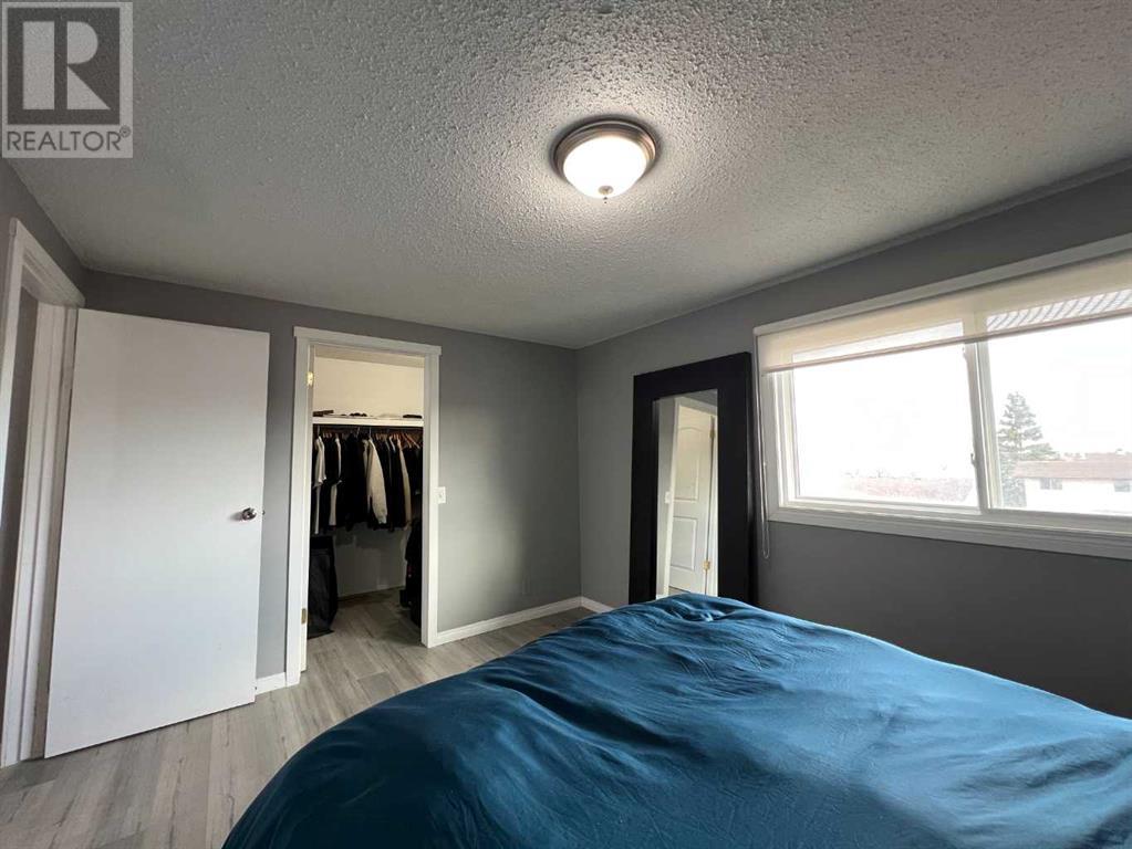 Single Family House for Sale in  Pineson Place NE Pineridge Calgary 