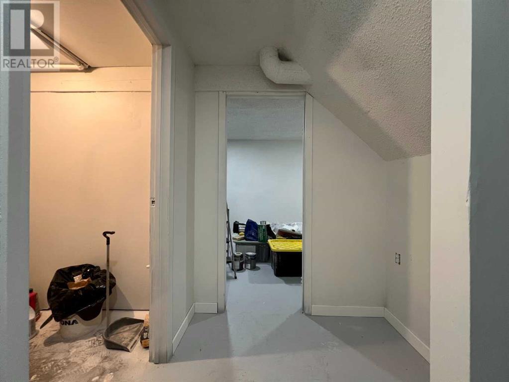 Single Family House for Sale in  Pineson Place NE Pineridge Calgary 