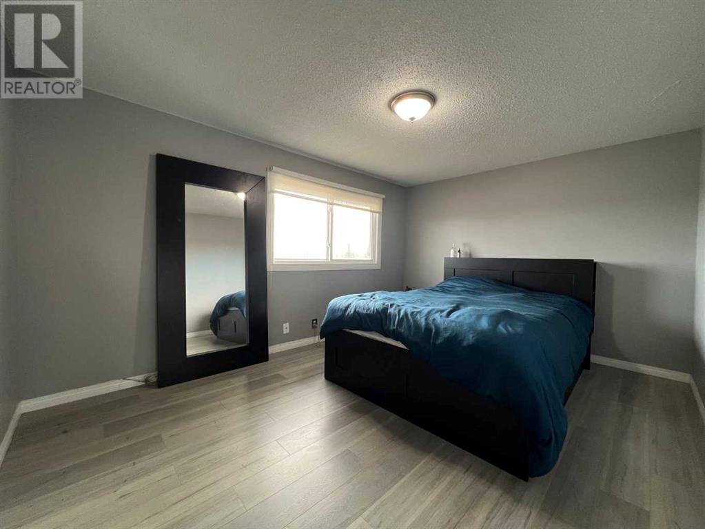 Single Family House for Sale in  Pineson Place NE Pineridge Calgary 