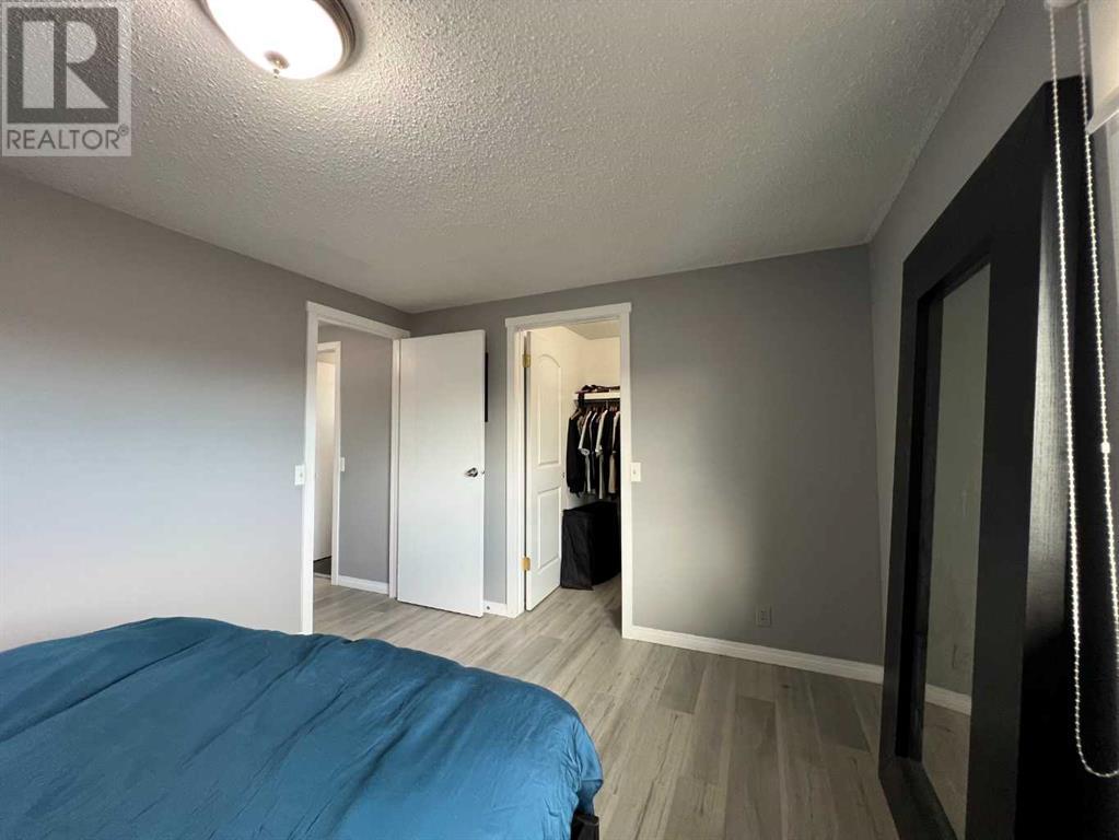 Single Family House for Sale in  Pineson Place NE Pineridge Calgary 