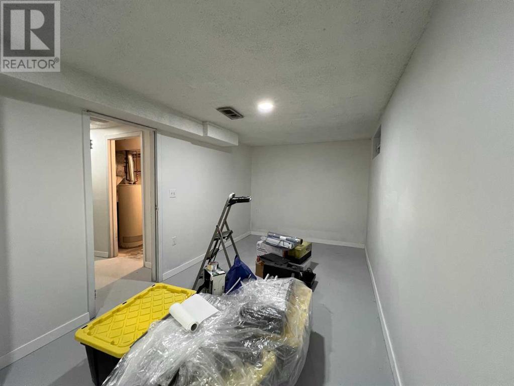 Single Family House for Sale in  Pineson Place NE Pineridge Calgary 