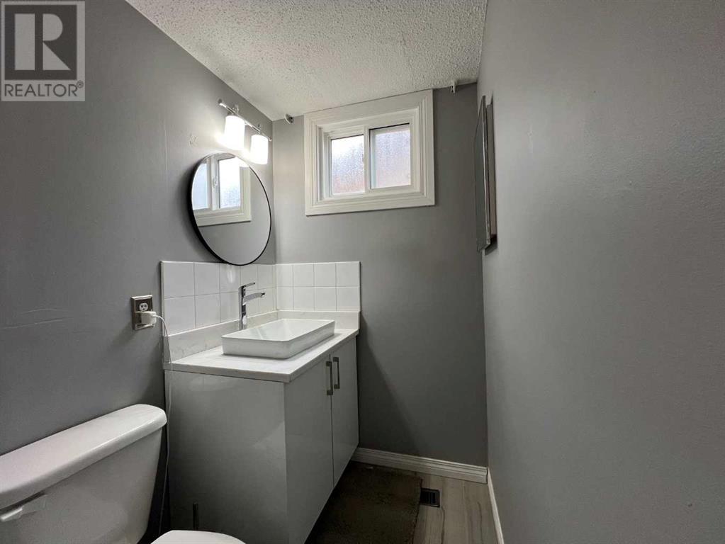 Single Family House for Sale in  Pineson Place NE Pineridge Calgary 