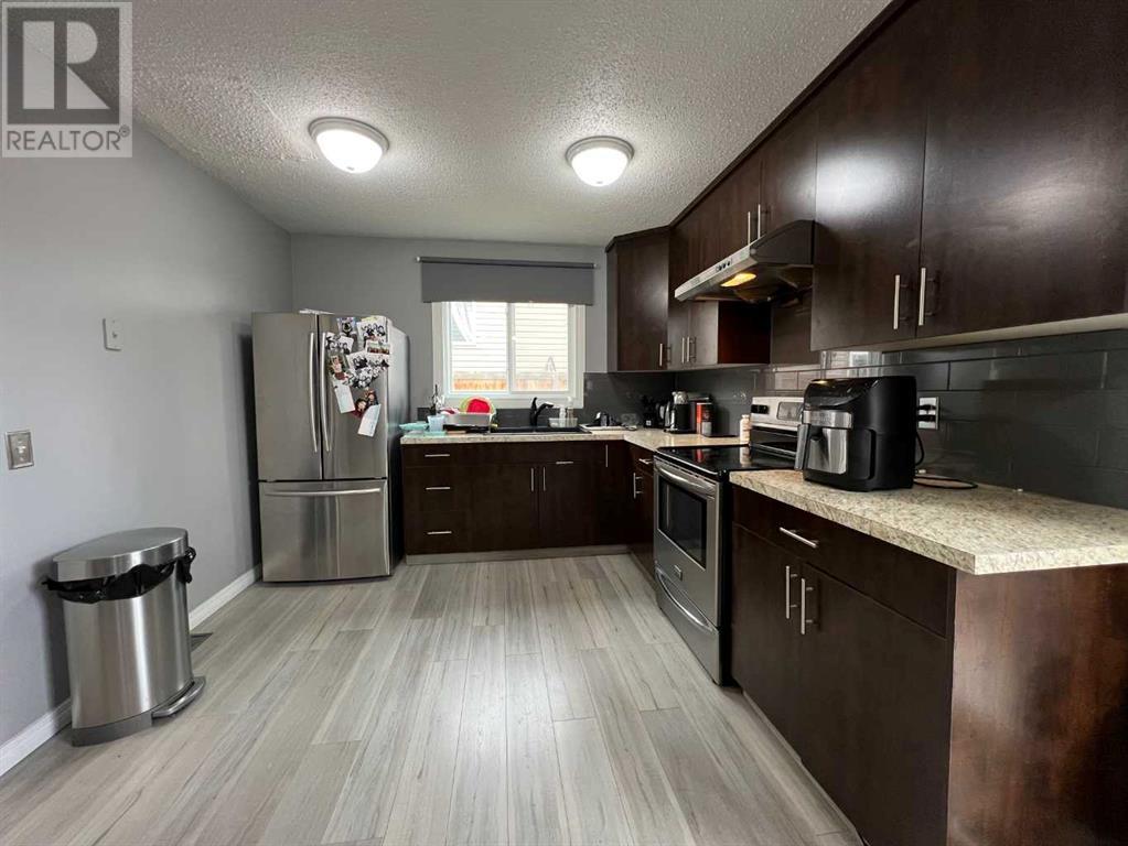 Single Family House for Sale in  Pineson Place NE Pineridge Calgary 