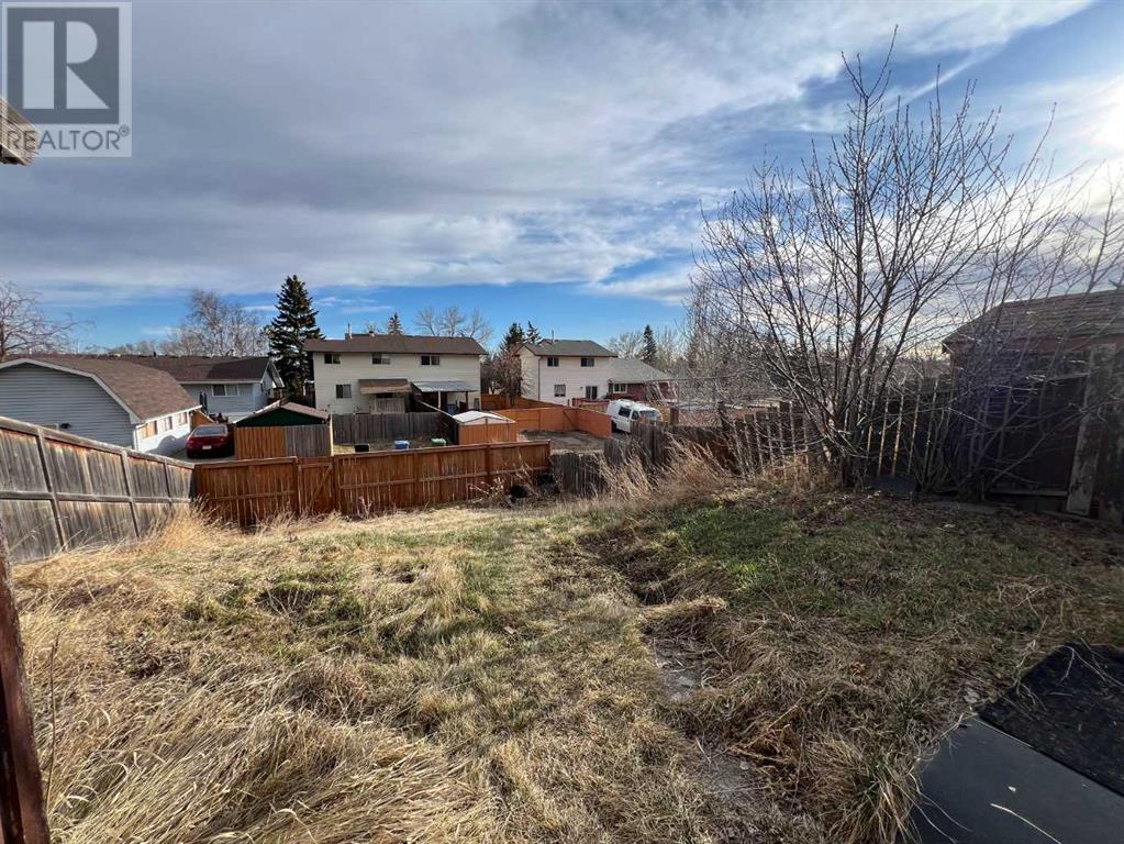 Single Family House for Sale in  Pineson Place NE Pineridge Calgary 