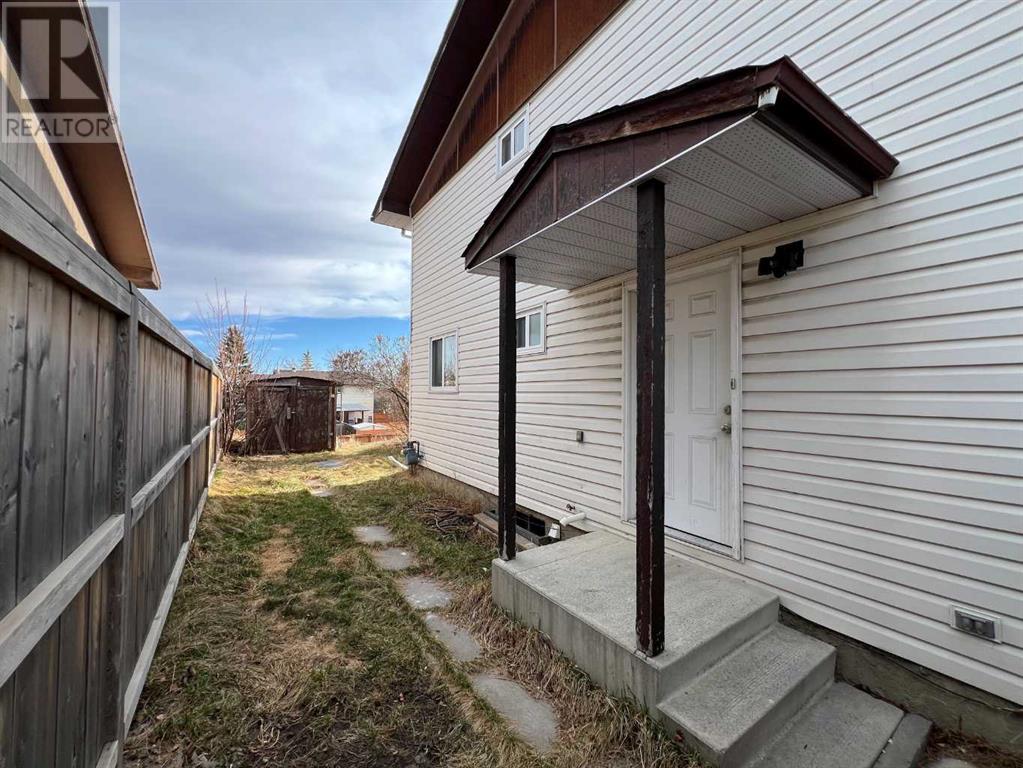 Single Family House for Sale in  Pineson Place NE Pineridge Calgary 