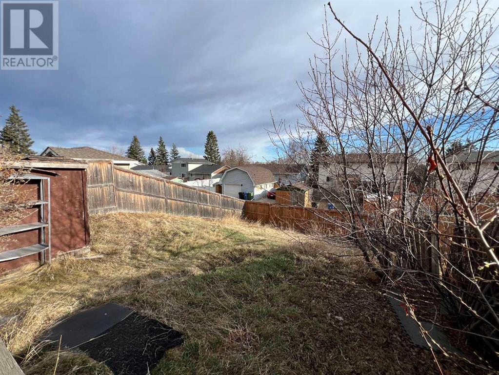 Single Family House for Sale in  Pineson Place NE Pineridge Calgary 