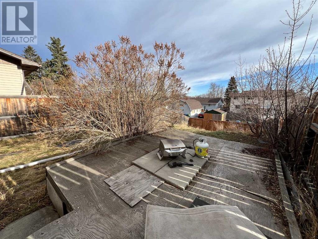Single Family House for Sale in  Pineson Place NE Pineridge Calgary 