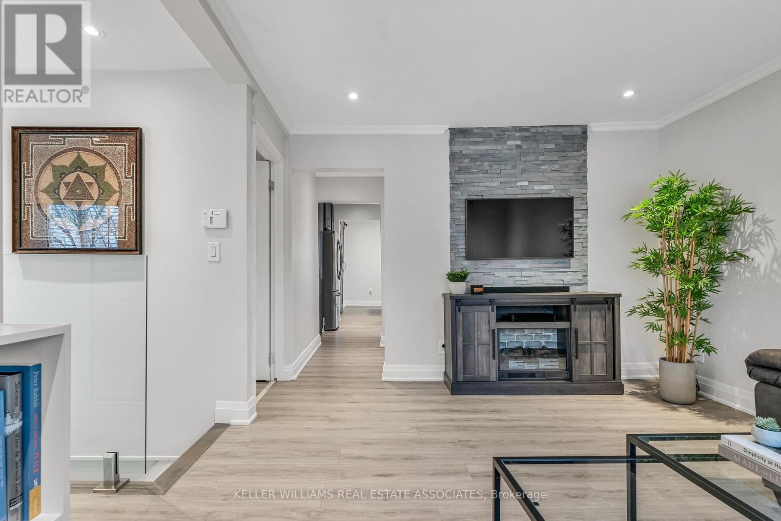 Photo 10 of 1034 Meredith Avenue, Mississauga ON