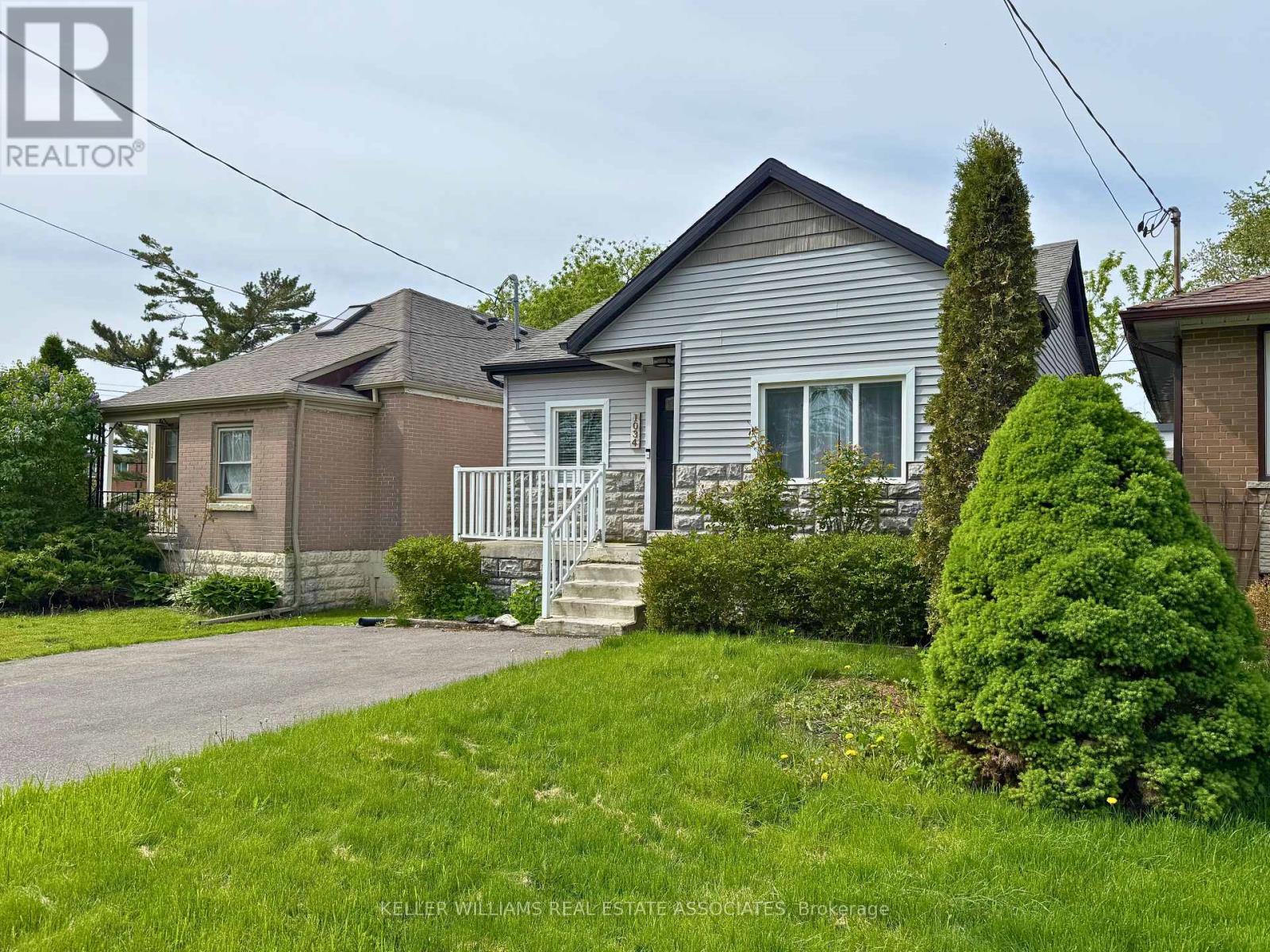 Photo 2 of 1034 Meredith Avenue, Mississauga ON
