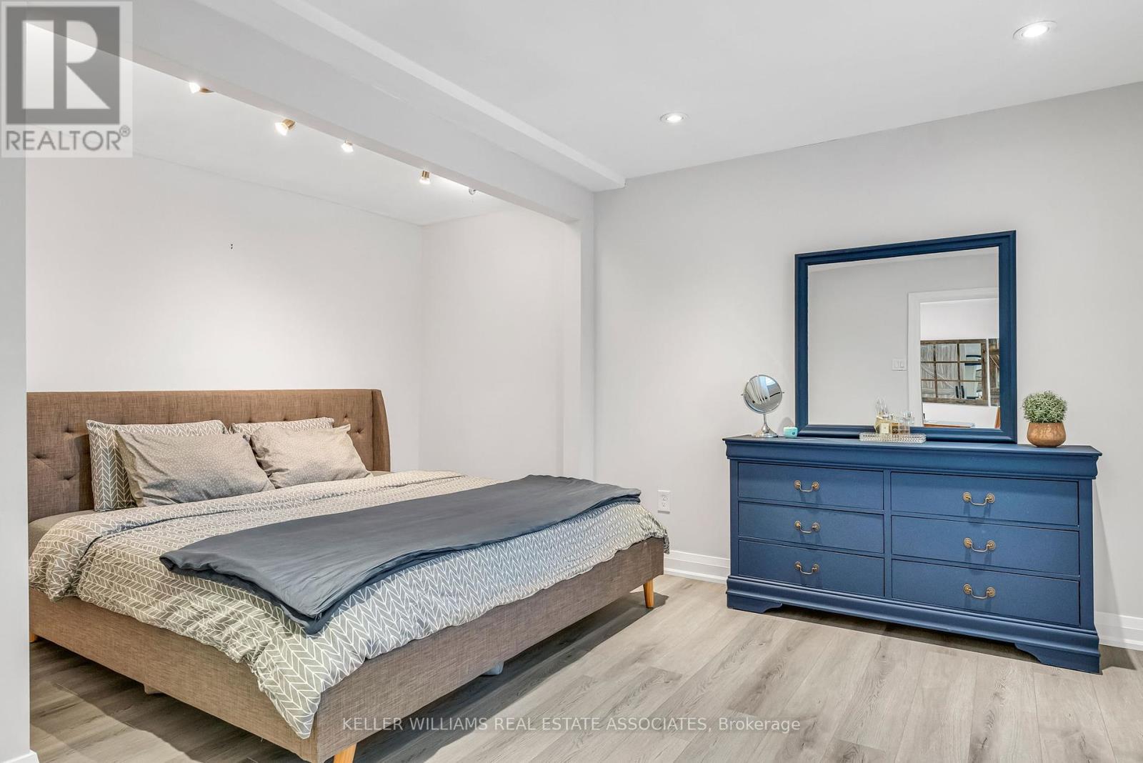 Photo 21 of 1034 Meredith Avenue, Mississauga ON