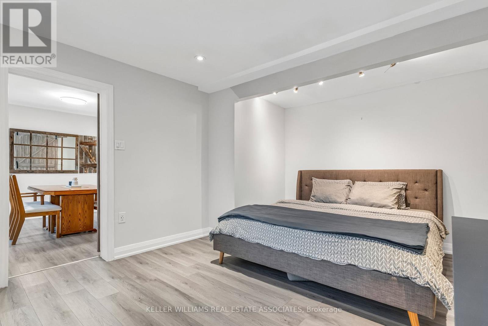 Photo 23 of 1034 Meredith Avenue, Mississauga ON