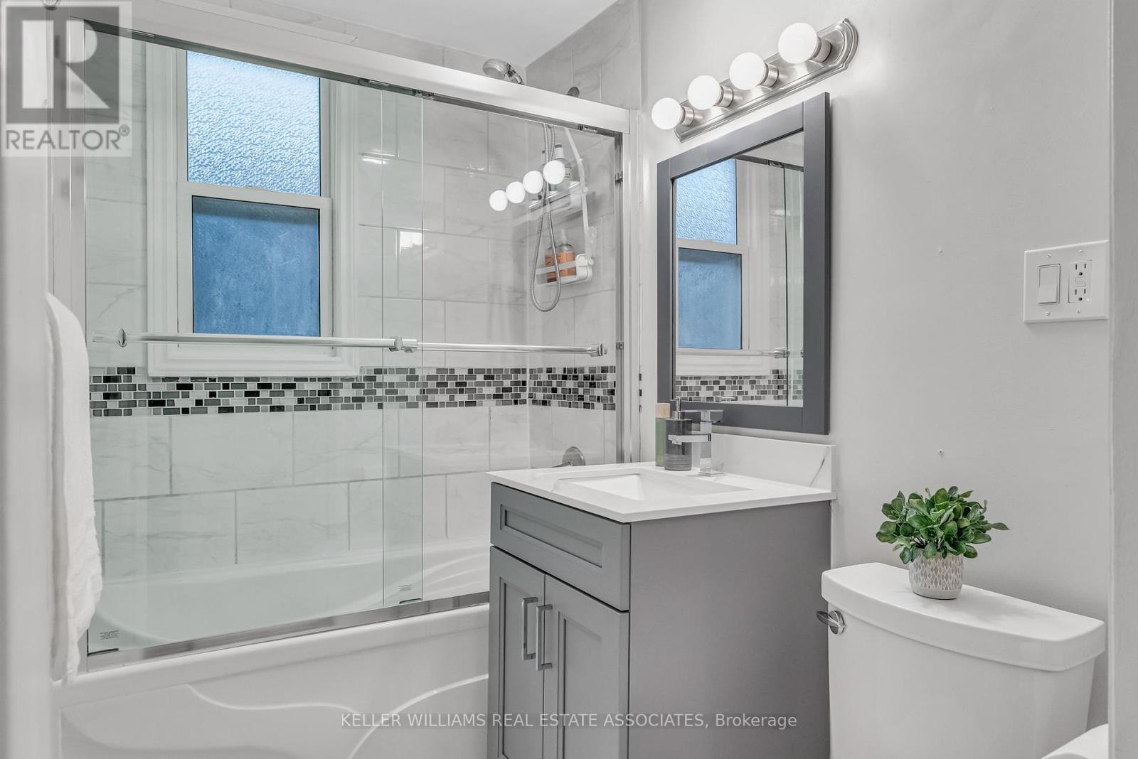 Photo 27 of 1034 Meredith Avenue, Mississauga ON
