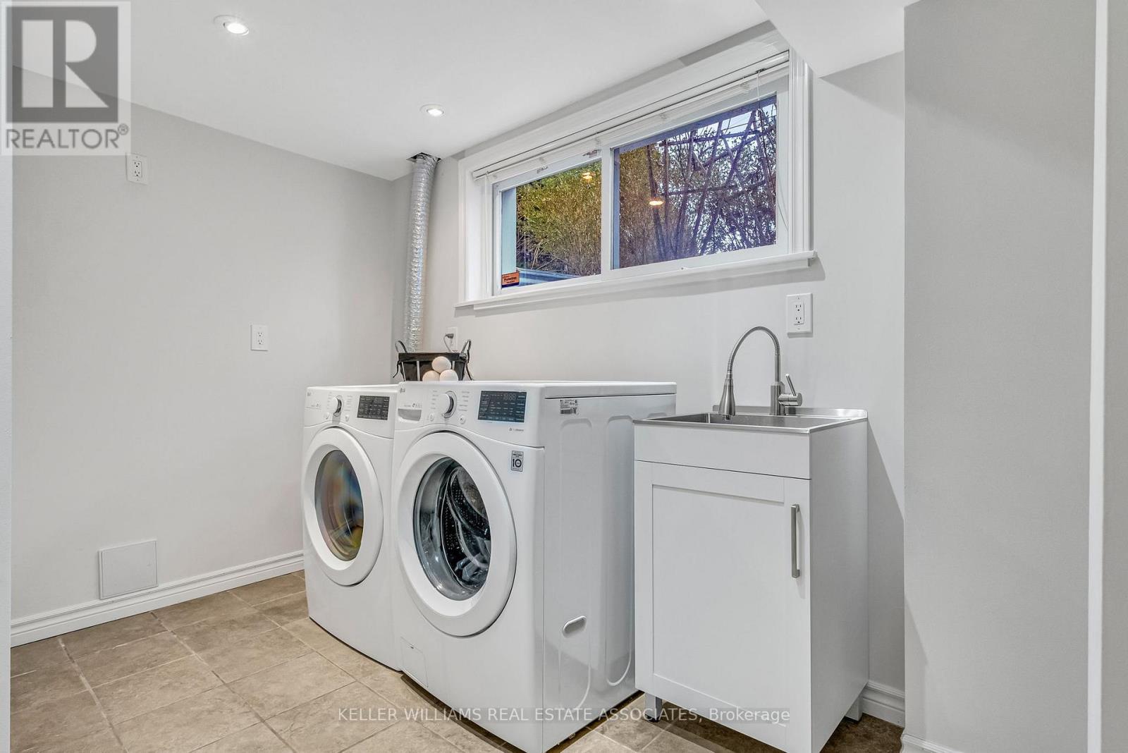 Photo 35 of 1034 Meredith Avenue, Mississauga ON