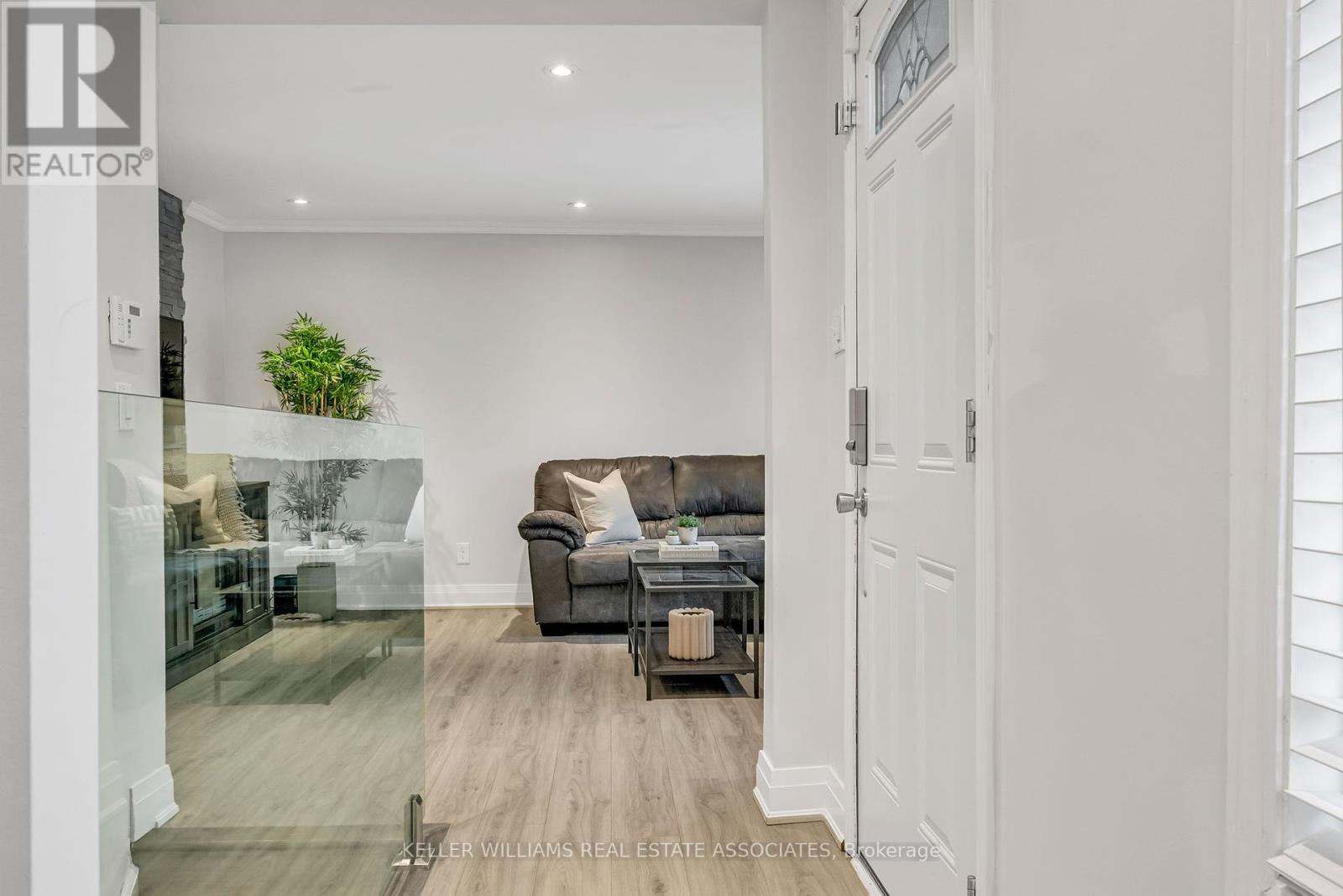 Photo 5 of 1034 Meredith Avenue, Mississauga ON