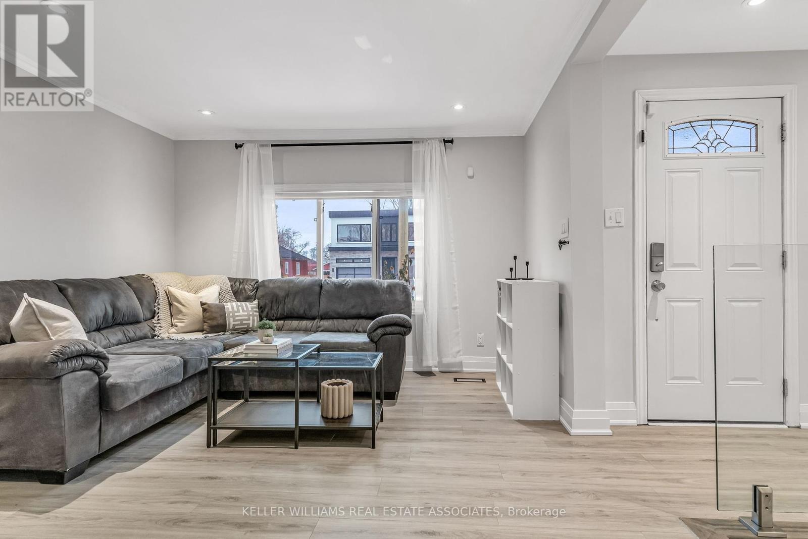 Photo 9 of 1034 Meredith Avenue, Mississauga ON