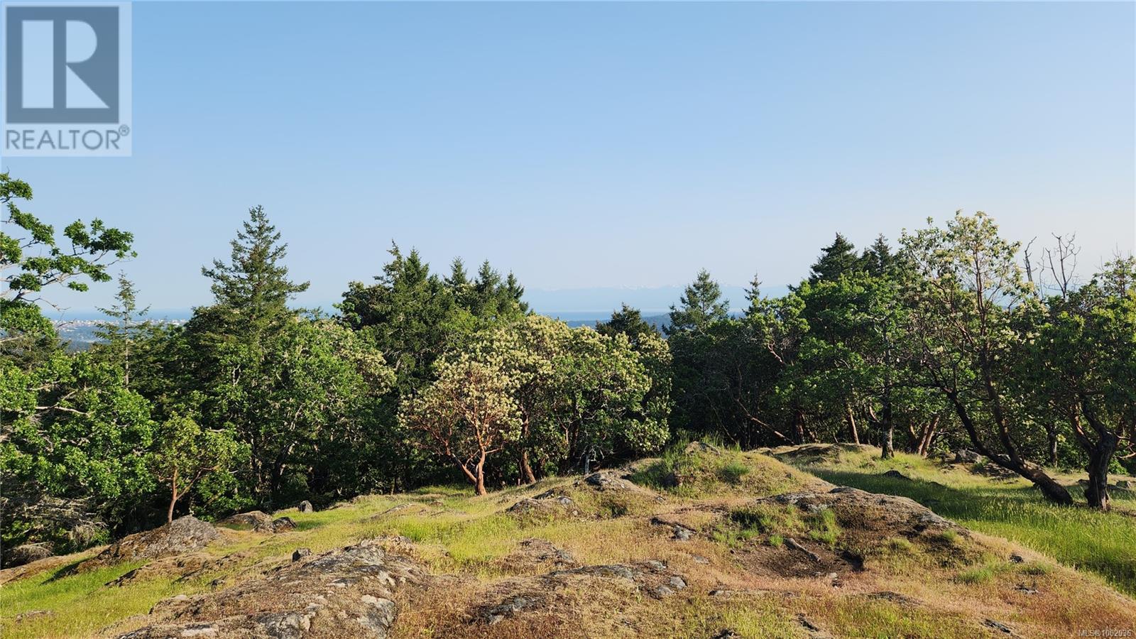 3975 Munn Road, Highlands