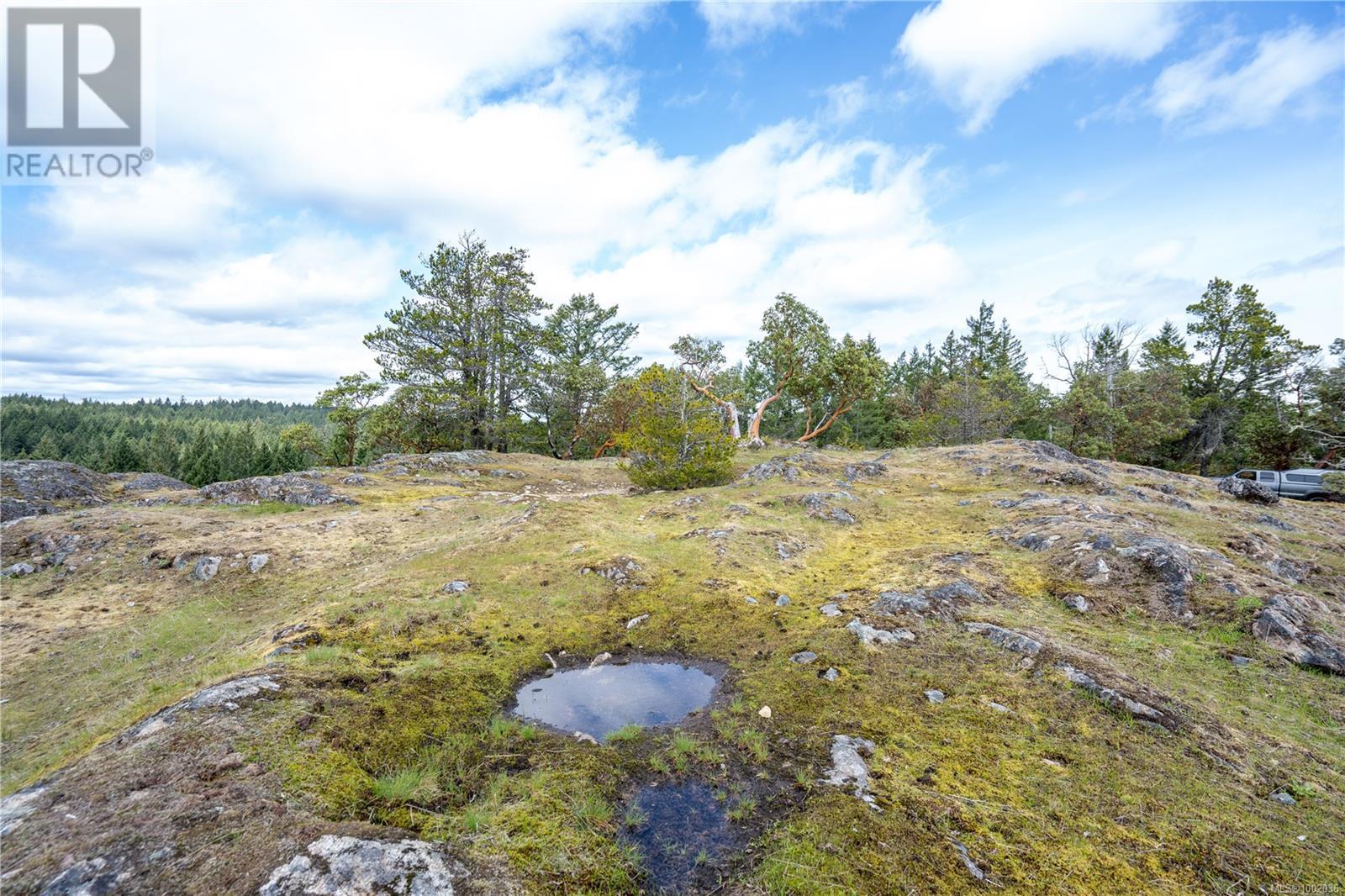  3975 Munn Road, Highlands