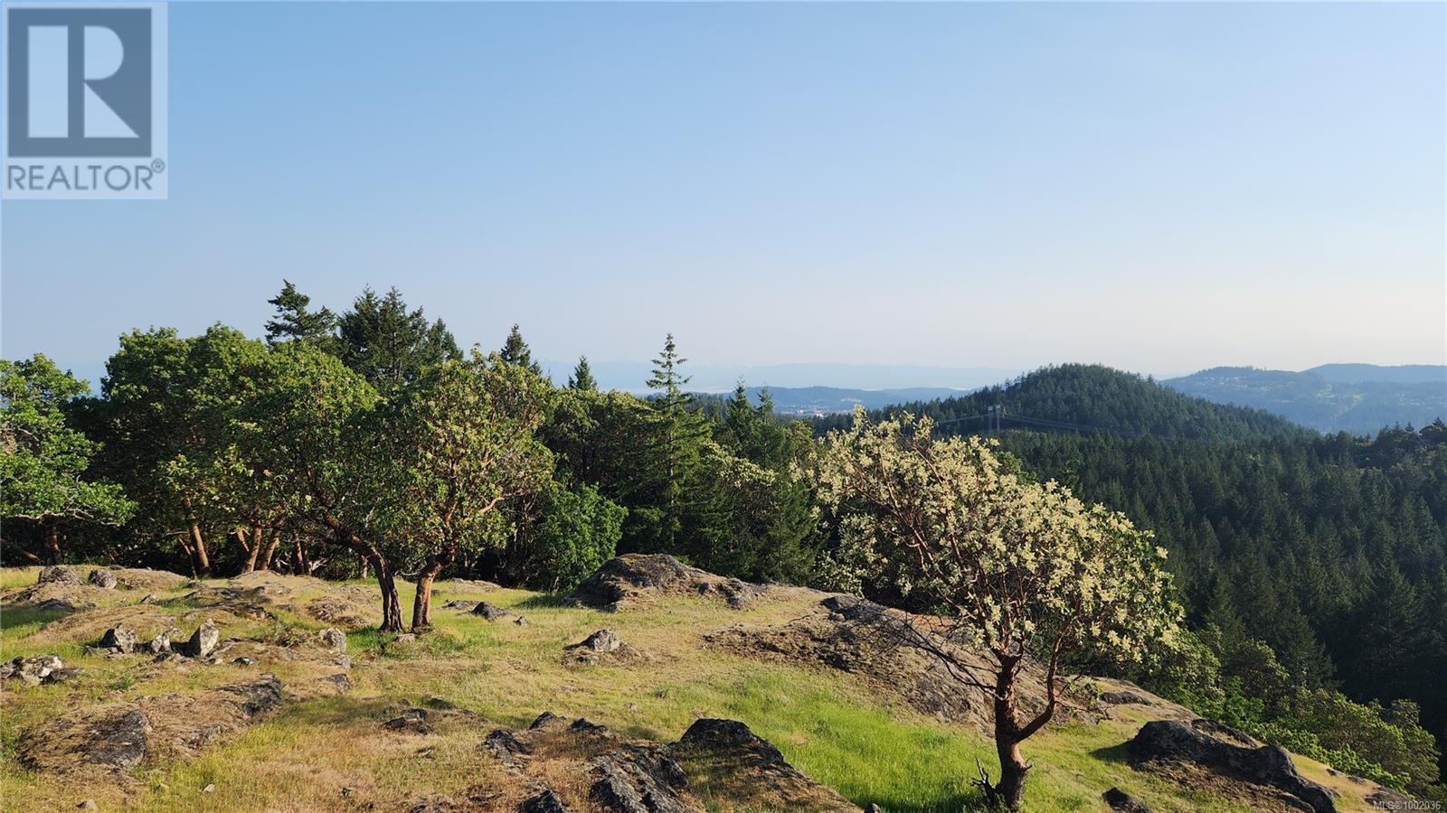  3975 Munn Road, Highlands