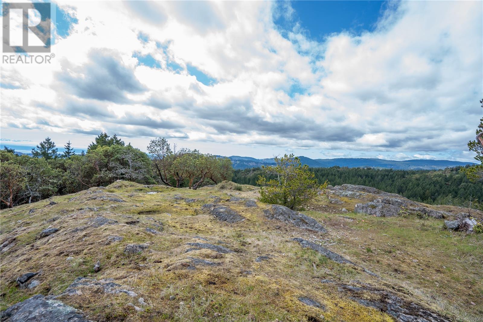  3975 Munn Road, Highlands