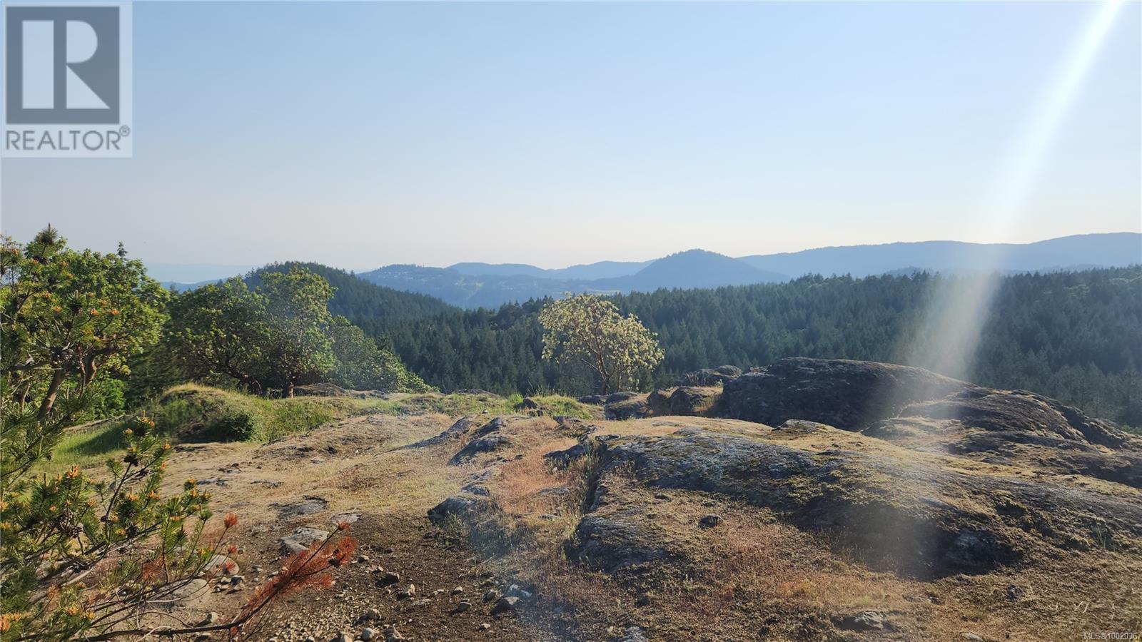  3975 Munn Road, Highlands