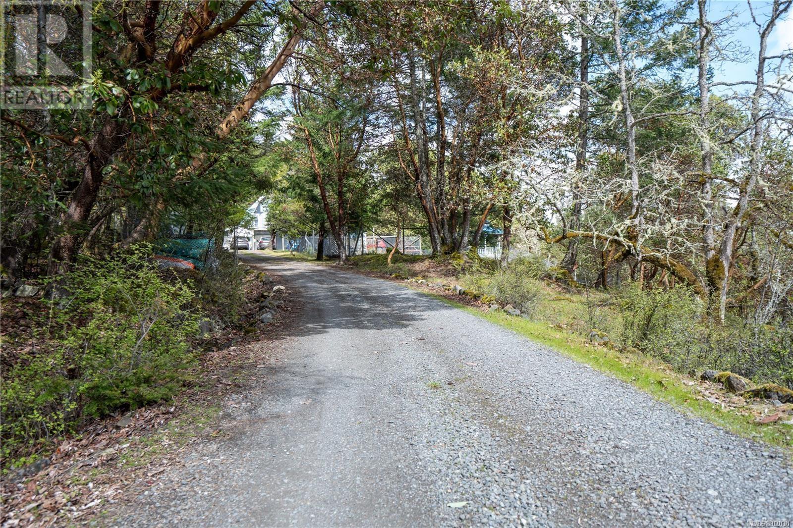  3975 Munn Road, Highlands