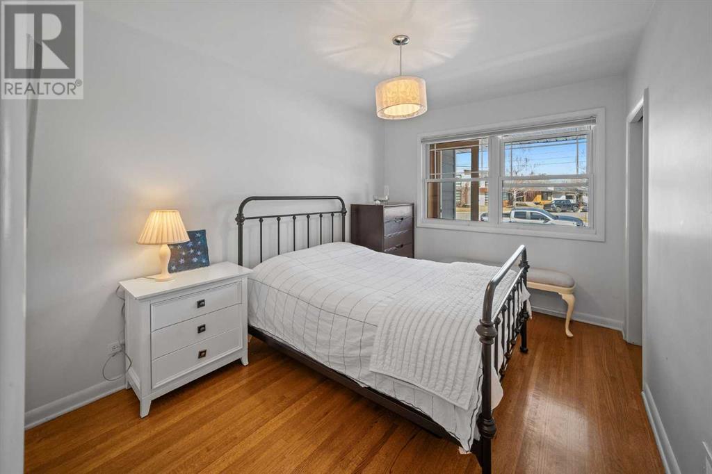 Single Family House Bungalow for Sale in   Avenue SW Elboya Calgary 