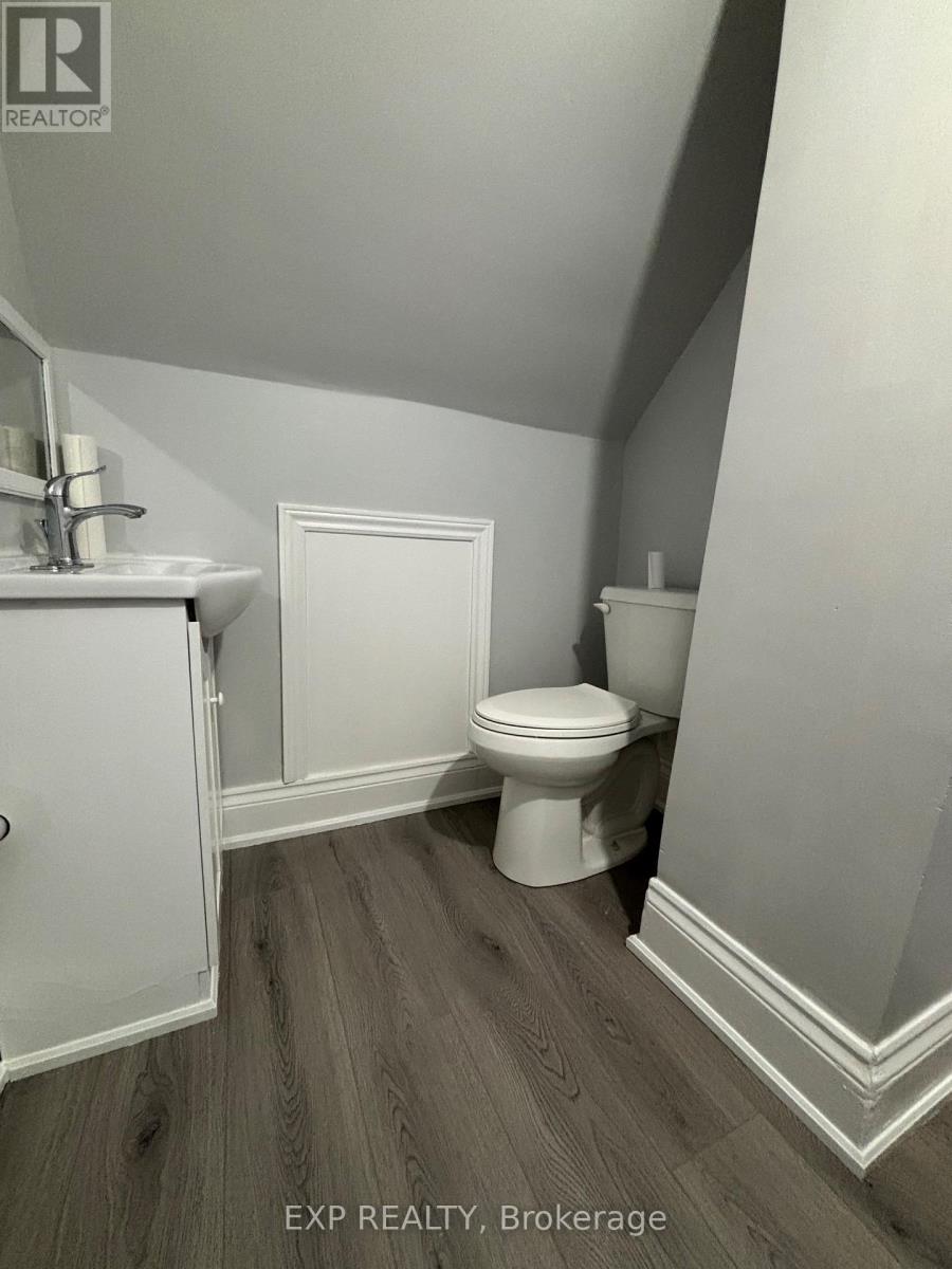 Photo 5 of 46 Delena Avenue S, Hamilton ON