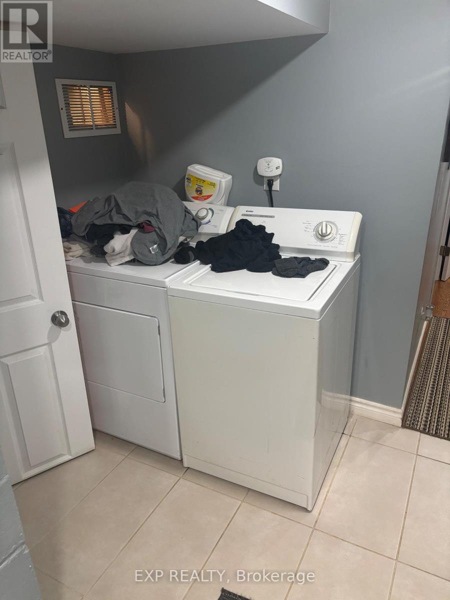 Photo 12 of 46 Delena Avenue S, Hamilton ON