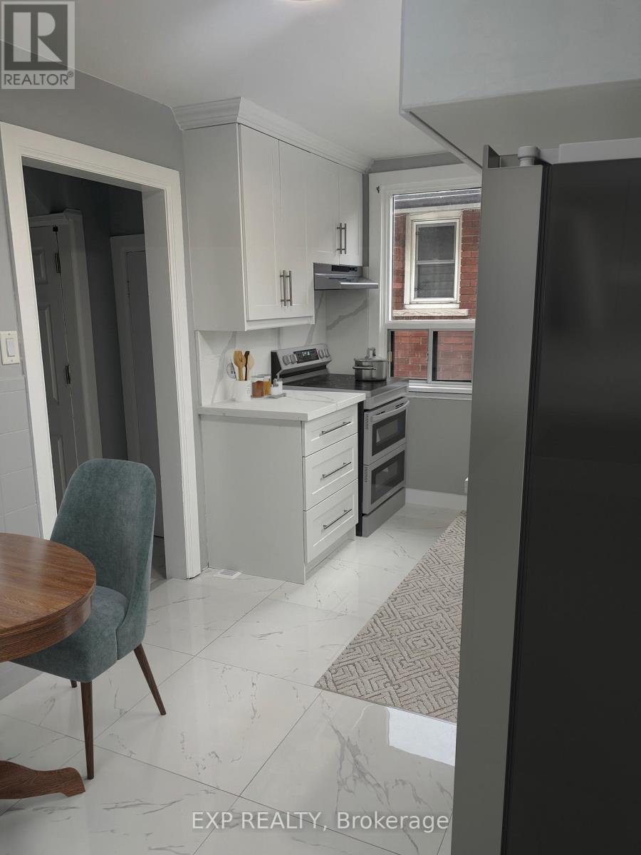 Photo 16 of 46 Delena Avenue S, Hamilton ON