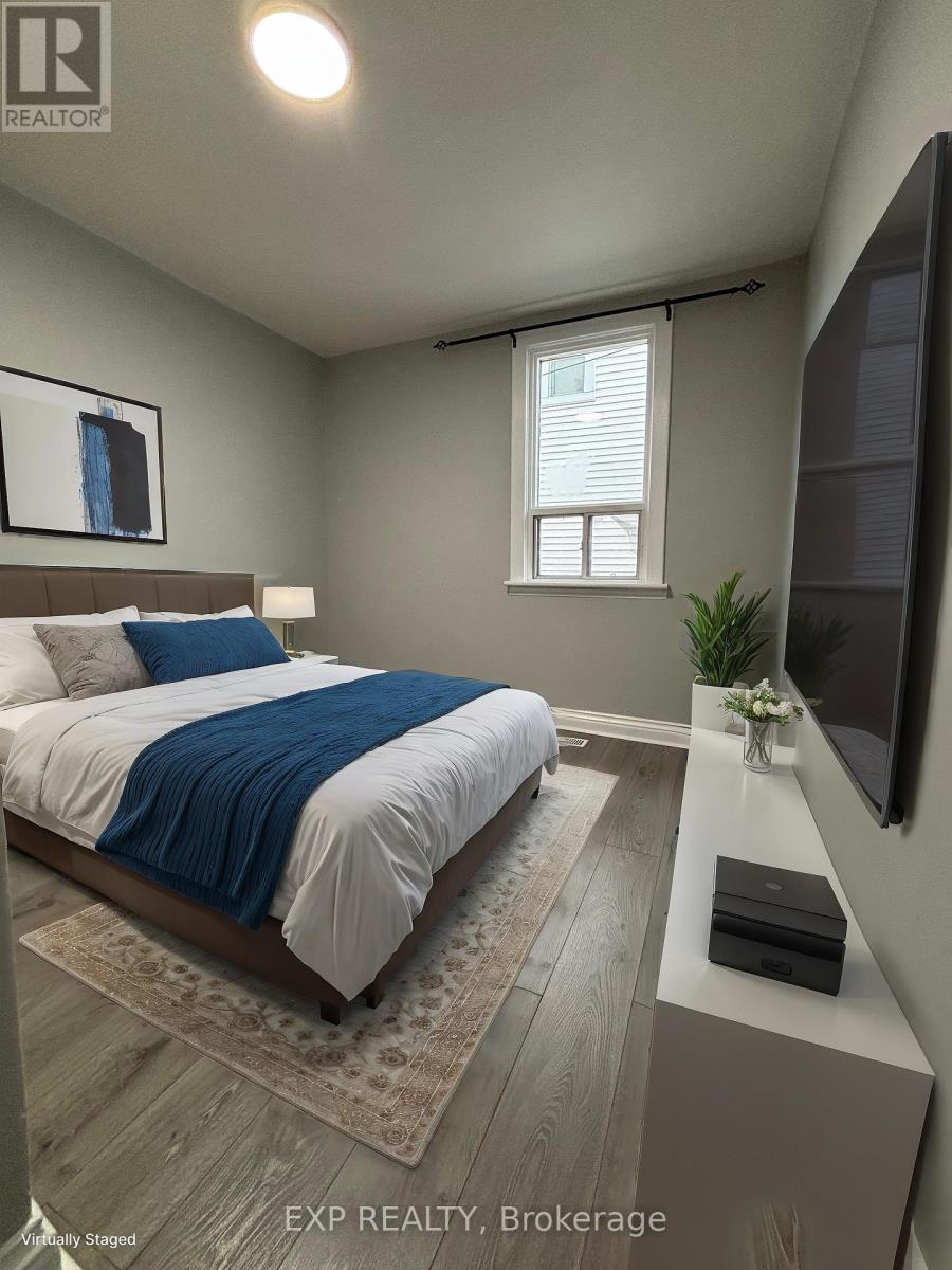 Photo 3 of 46 Delena Avenue S, Hamilton ON